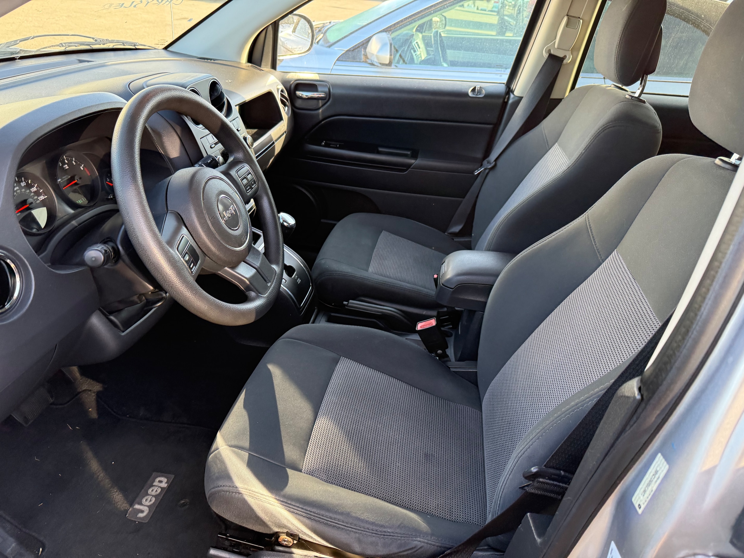 2011 Jeep Compass Sport photo 4