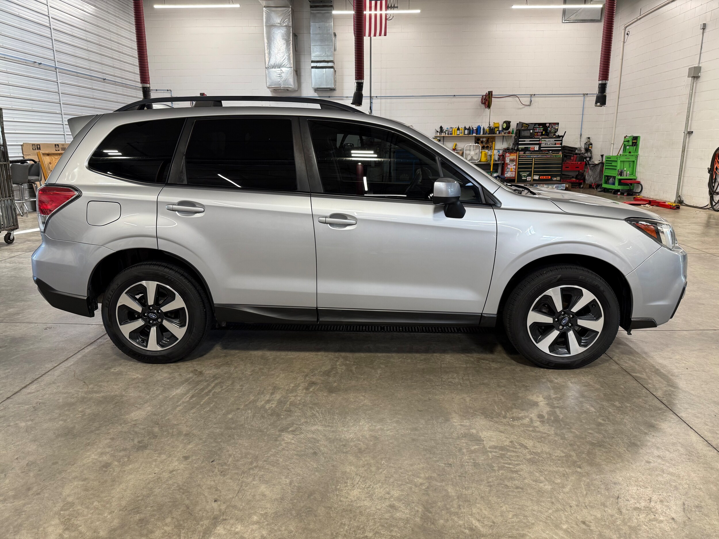 2018 Subaru Forester 2.5i Premium photo 4