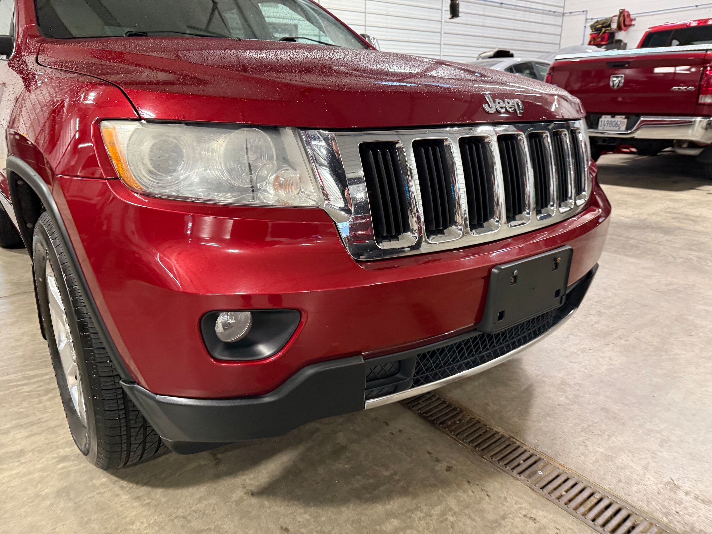 Used 2013 Jeep Grand Cherokee Limited with VIN 1C4RJFBG5DC520068 for sale in Galena, IL