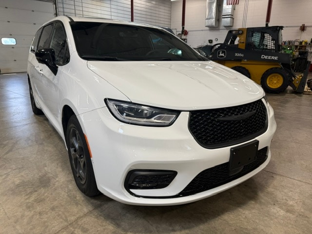 2023 Chrysler Pacifica Hybrid Limited Hybrid's photo
