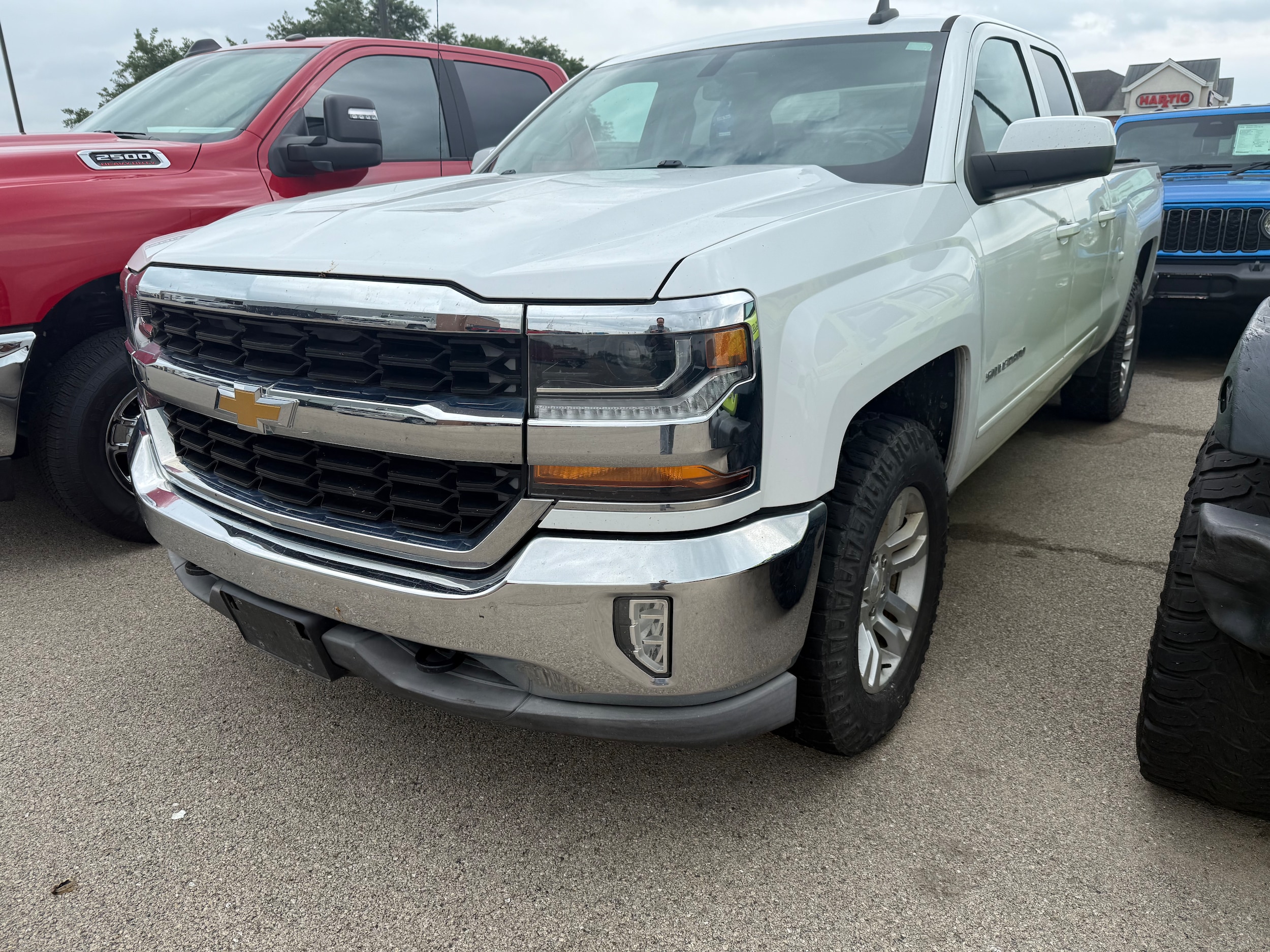 2017 Chevrolet Silverado 1500 LT1 photo 2