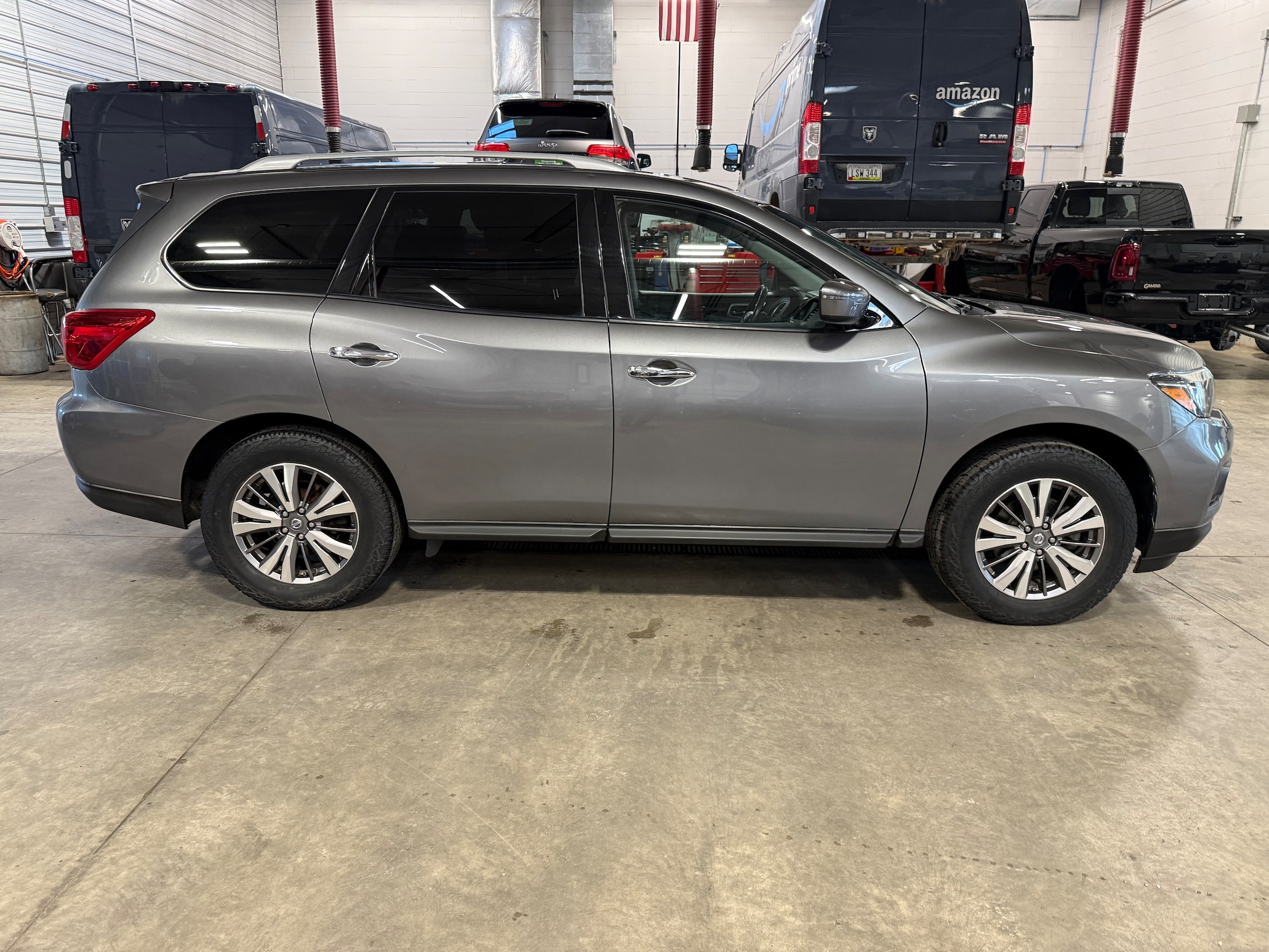 Certified 2018 Nissan Pathfinder SV with VIN 5N1DR2MM5JC617681 for sale in Galena, IL
