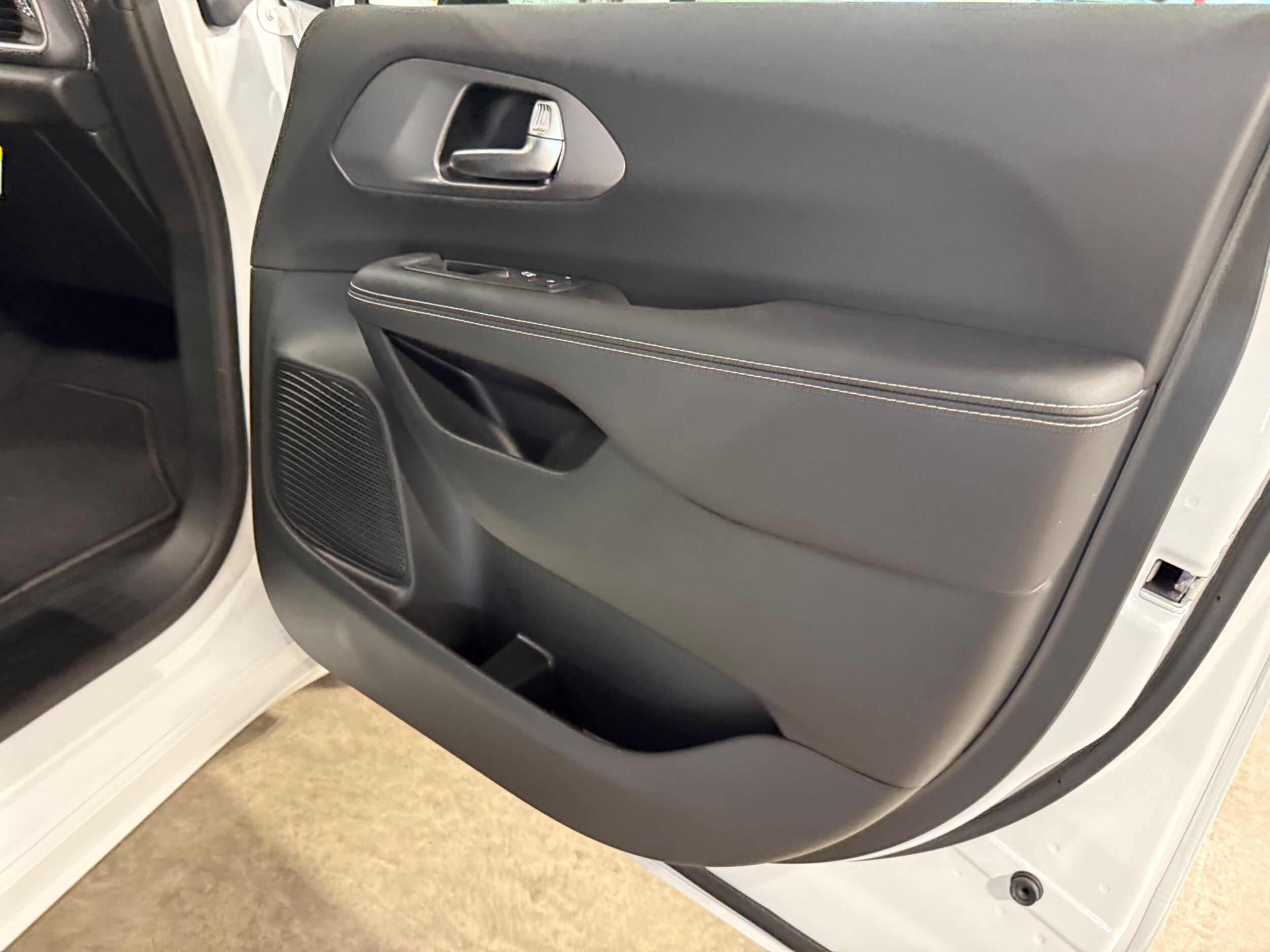 2026 Chrysler Pacifica Select - Photo 7
