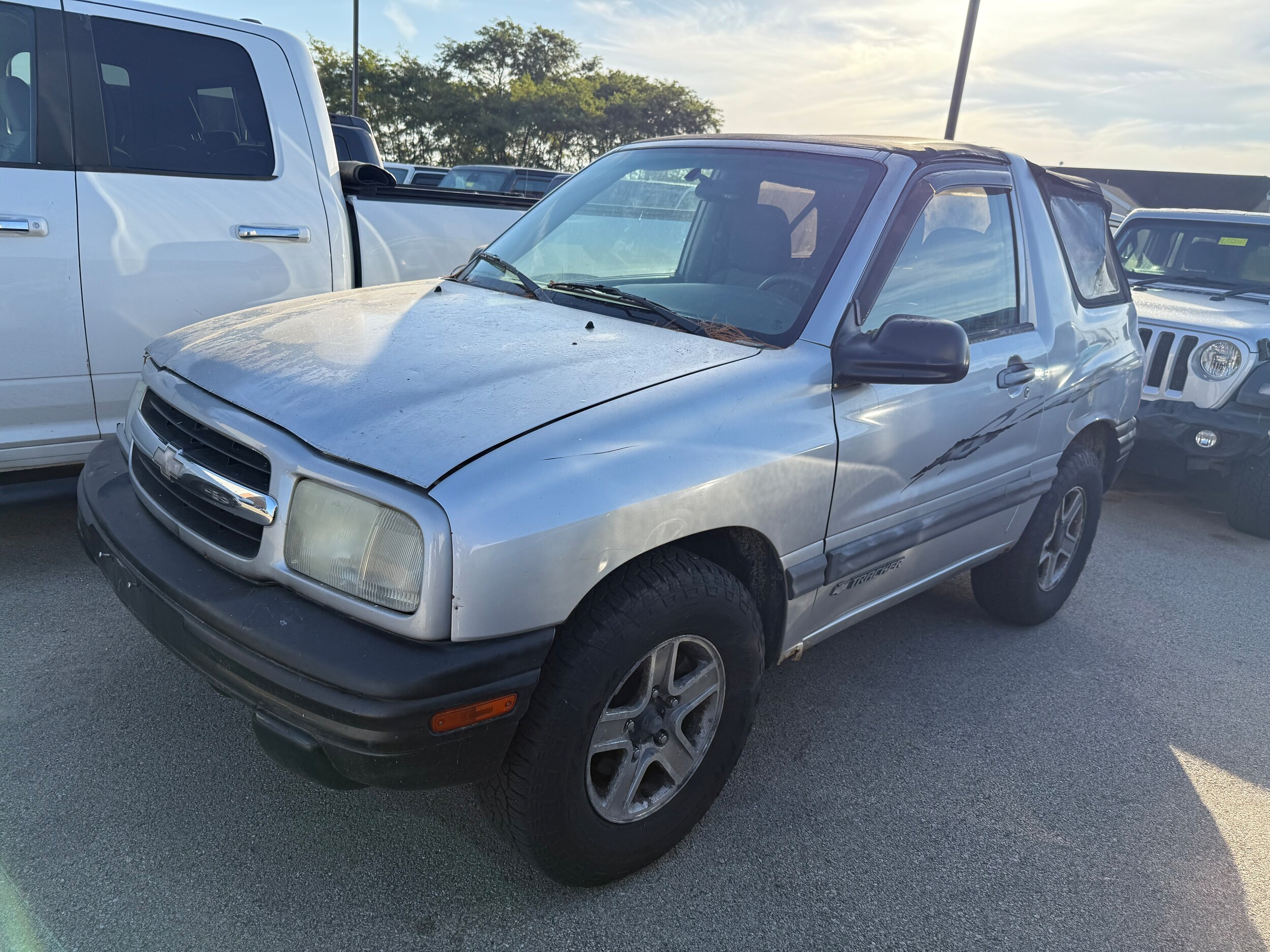 2002 Chevrolet Tracker photo 2