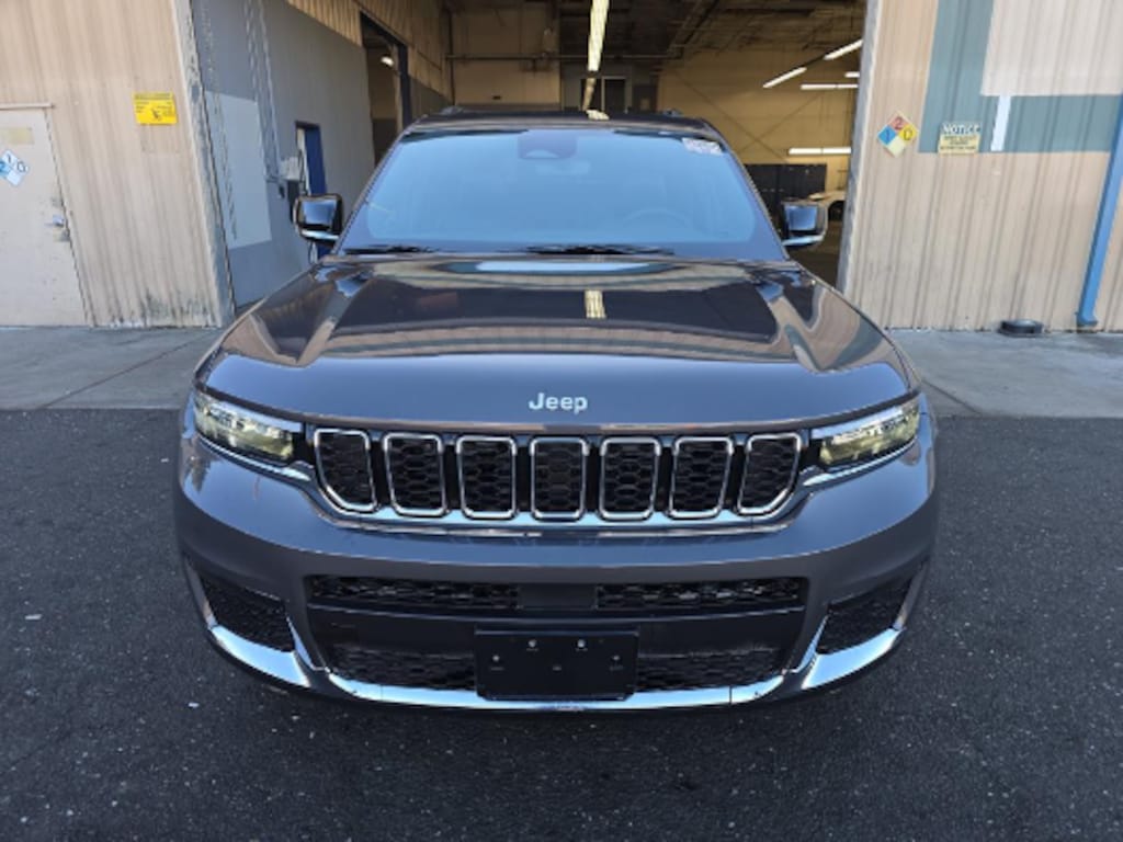Used 2024 Jeep Grand Cherokee L Limited 4x4 SUV
