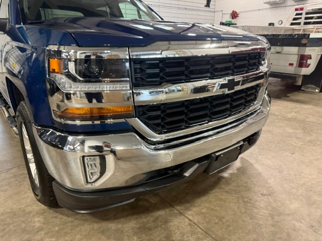Used 2017 Chevrolet Silverado 1500 LT with VIN 1GCUKREC1HF135824 for sale in Galena, IL
