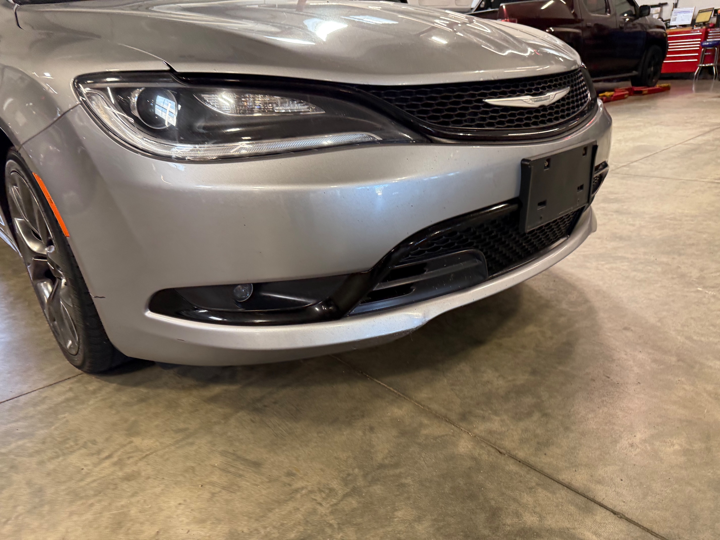 2015 Chrysler 200 S photo 2