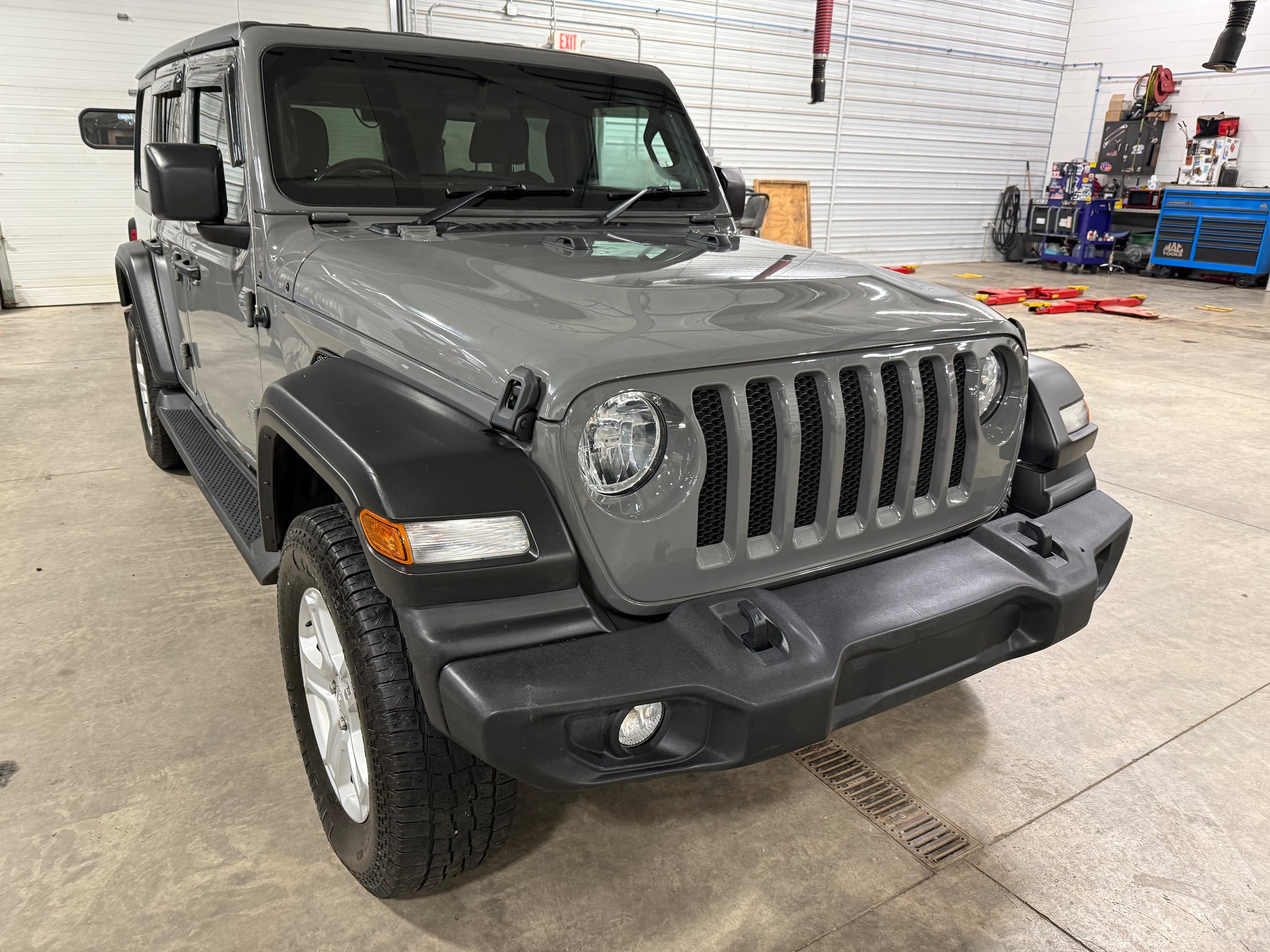 2021 Jeep Wrangler Sport's photo