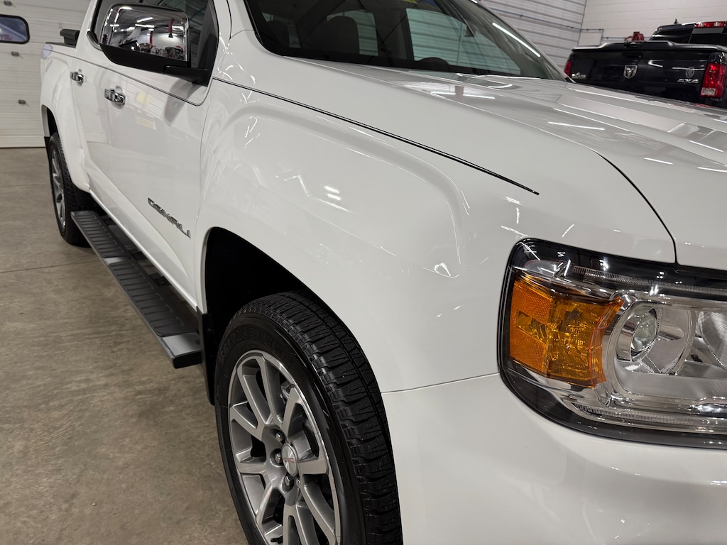 Used 2022 GMC Canyon Denali Crew Cab 4x4 PICKUP