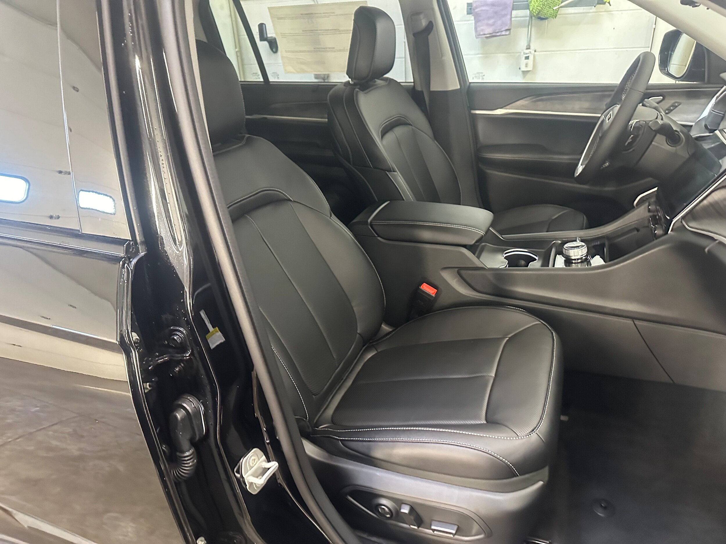 2024 Jeep Grand Cherokee Limited photo 4