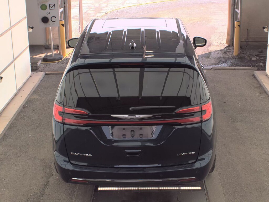 Used 2024 Chrysler Pacifica Limited FWD VAN PASSENGE