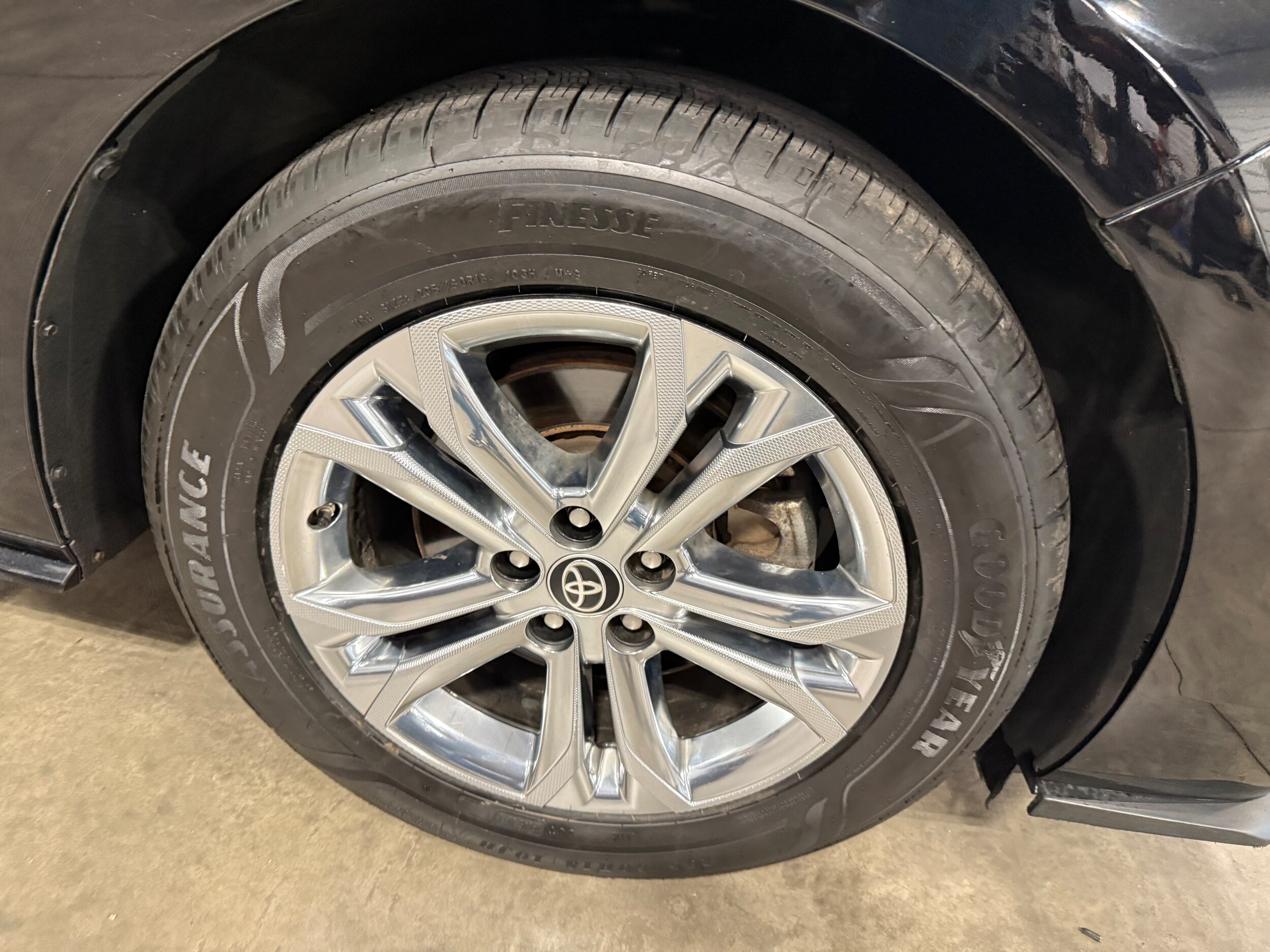 2022 Toyota Sienna XSE photo 2