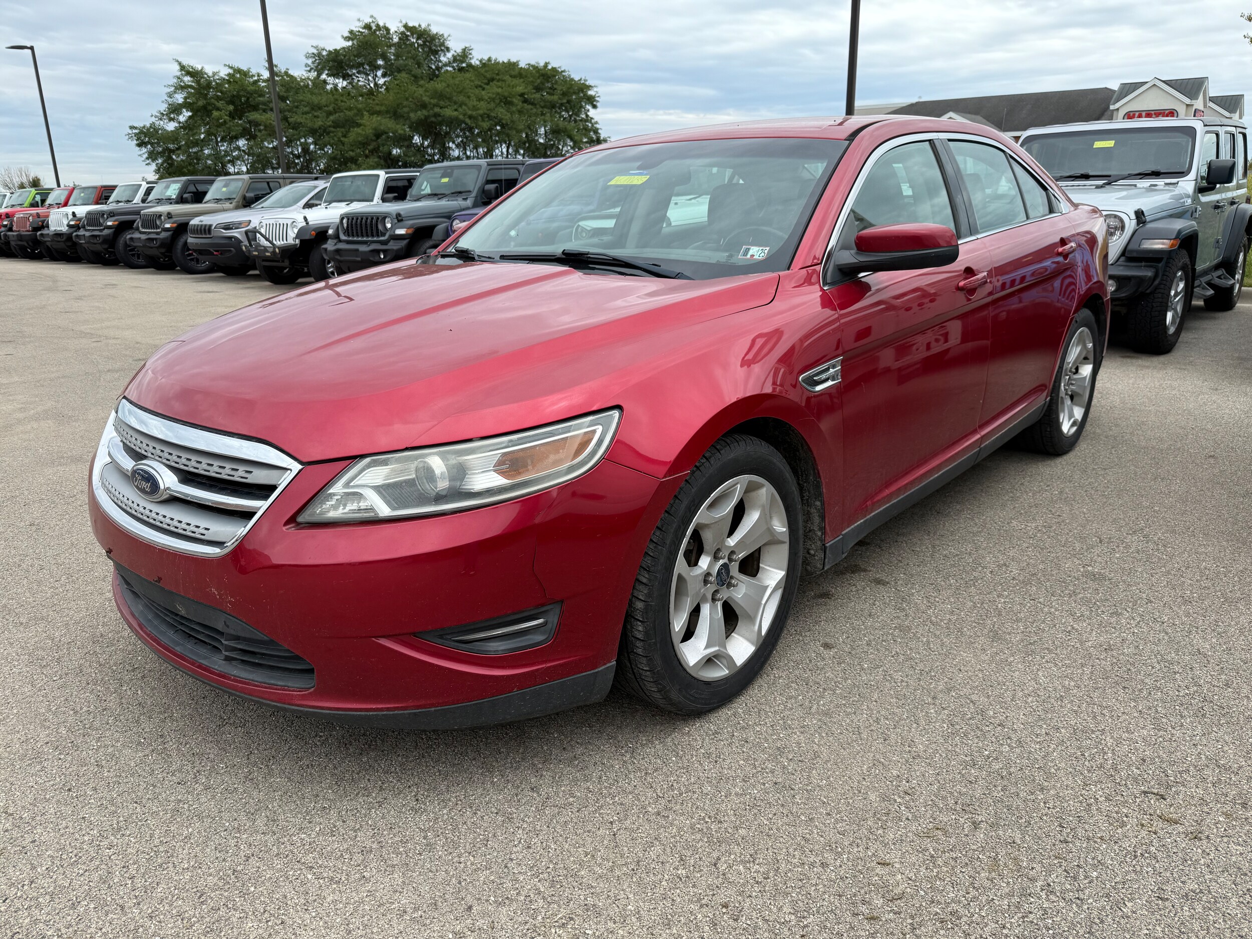 2010 Ford Taurus SEL photo 3