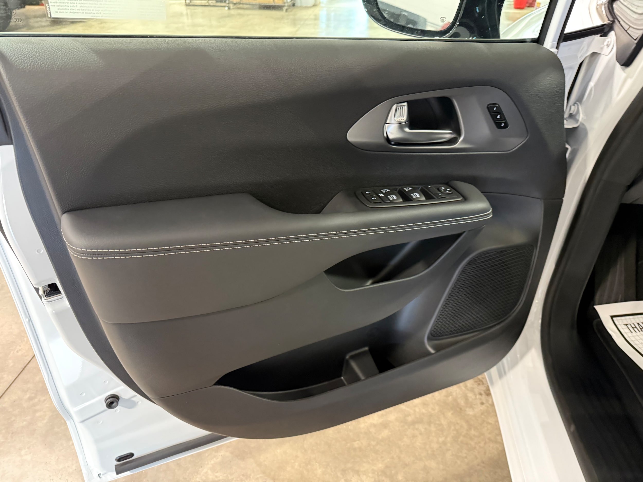2026 Chrysler Pacifica Select - Photo 27