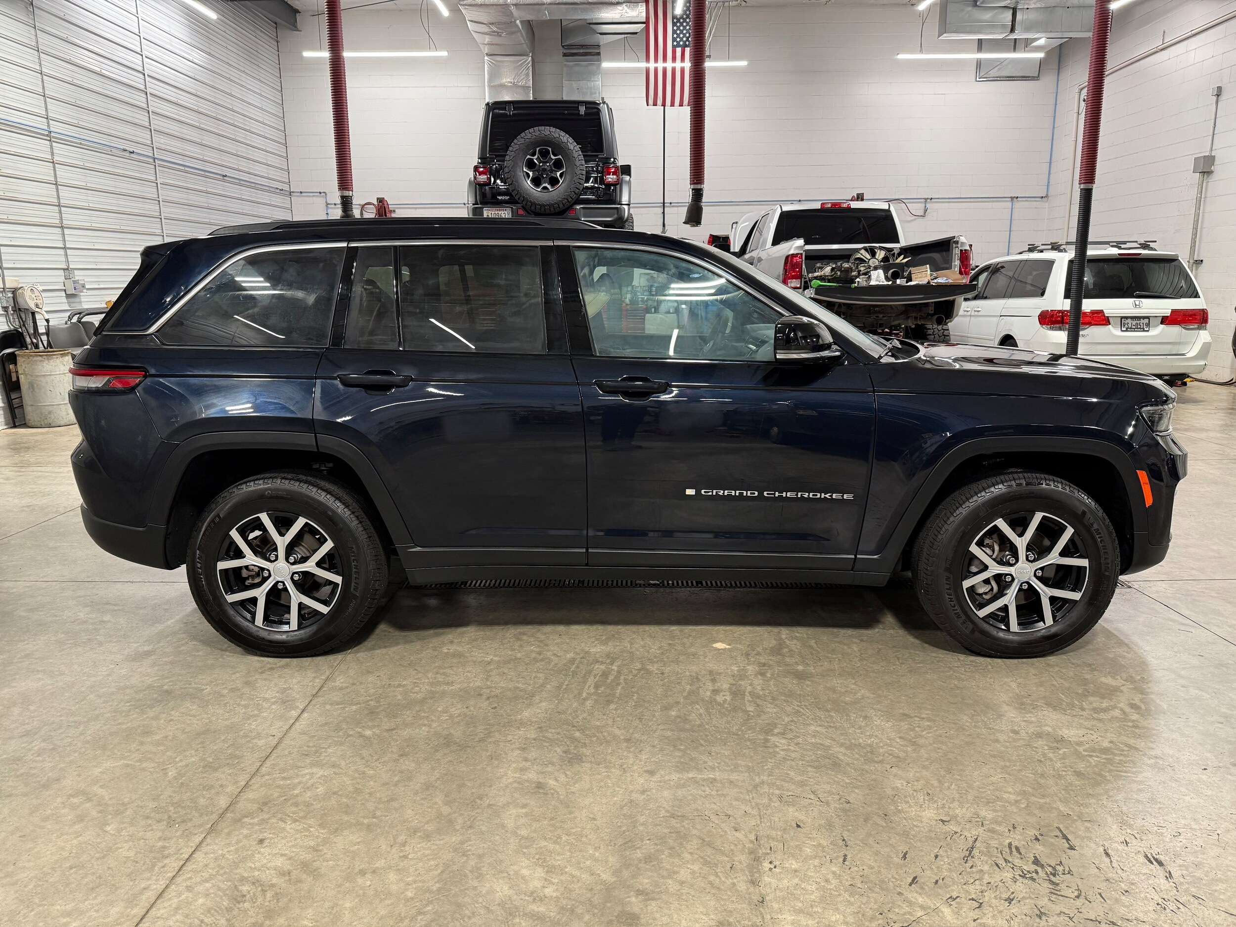 2024 Jeep Grand Cherokee Limited photo 3