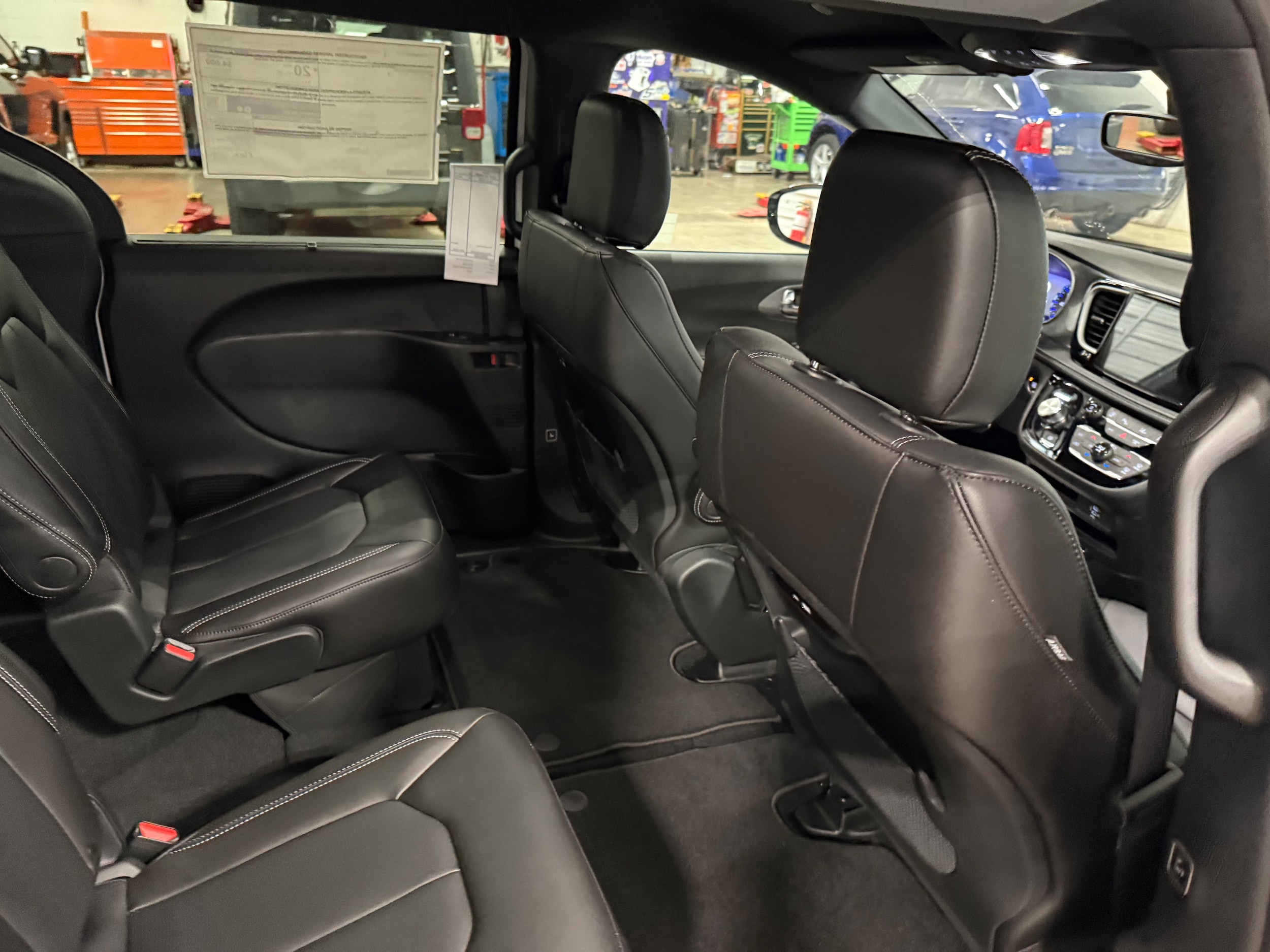 2026 Chrysler Pacifica Select - Photo 9