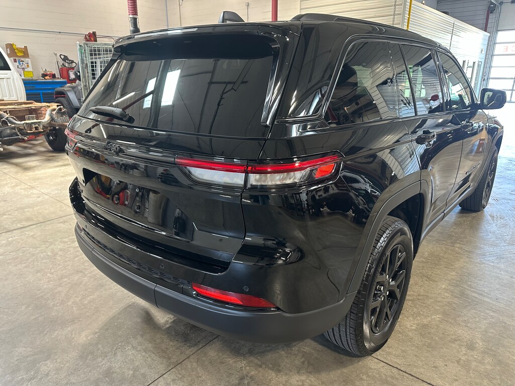 Used 2023 Jeep Grand Cherokee Altitude 4x4 For Sale Galena IL