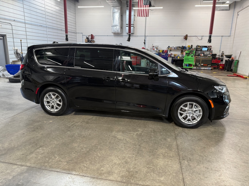 Certified 2025 Chrysler Pacifica Select VAN PASSENGE