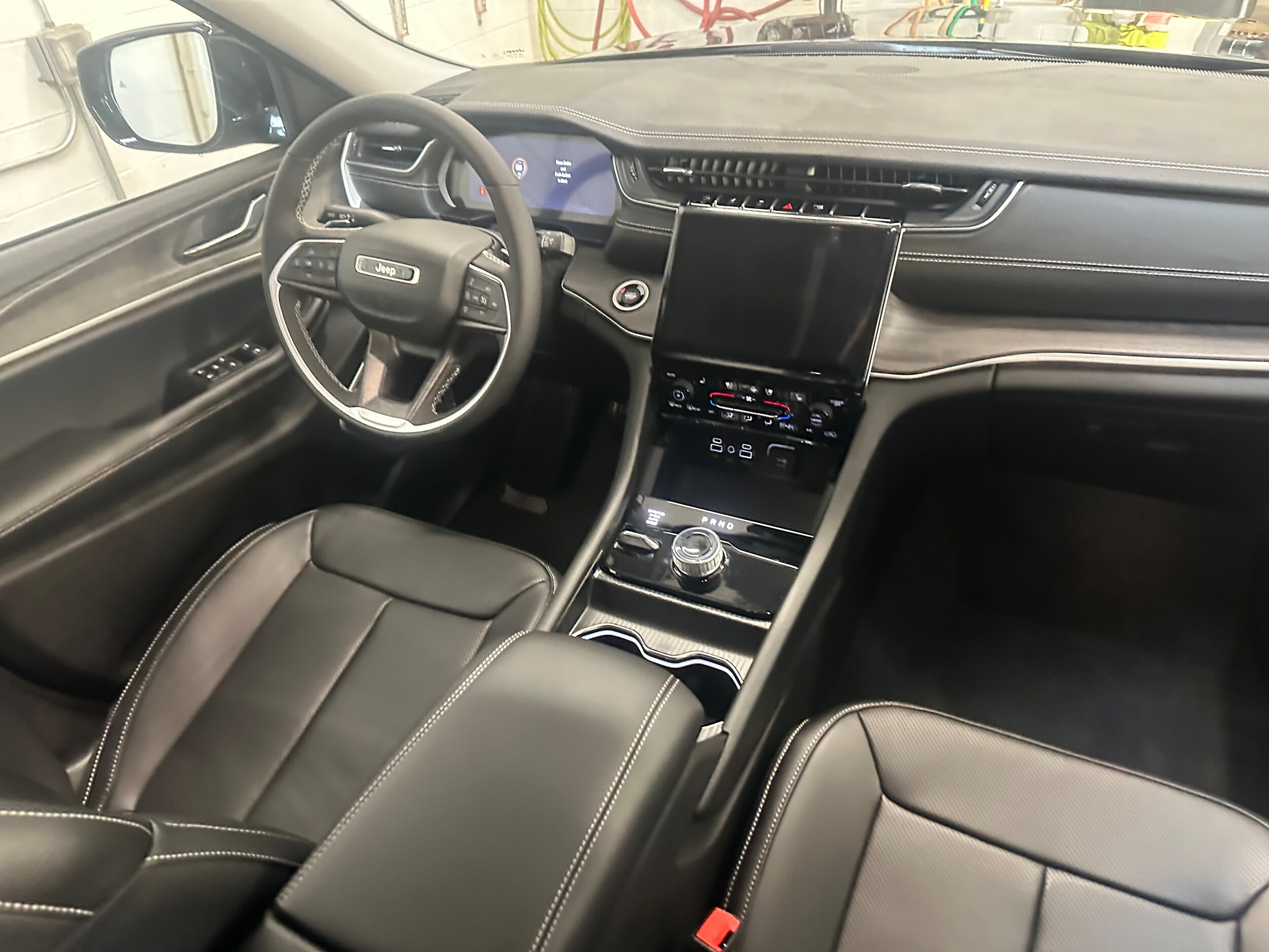 2024 Jeep Grand Cherokee Limited photo 3