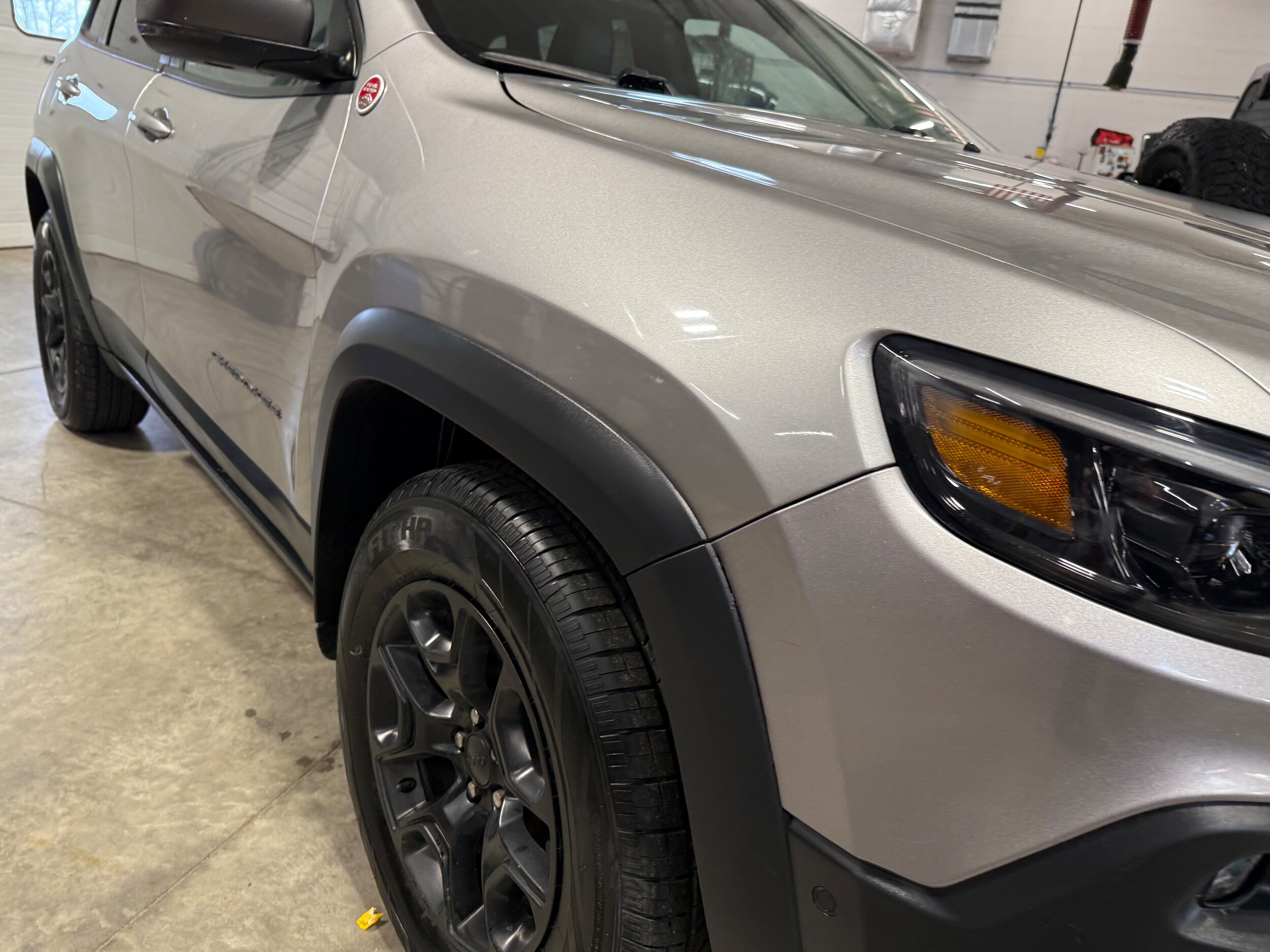 2019 Jeep Cherokee Trailhawk photo 3