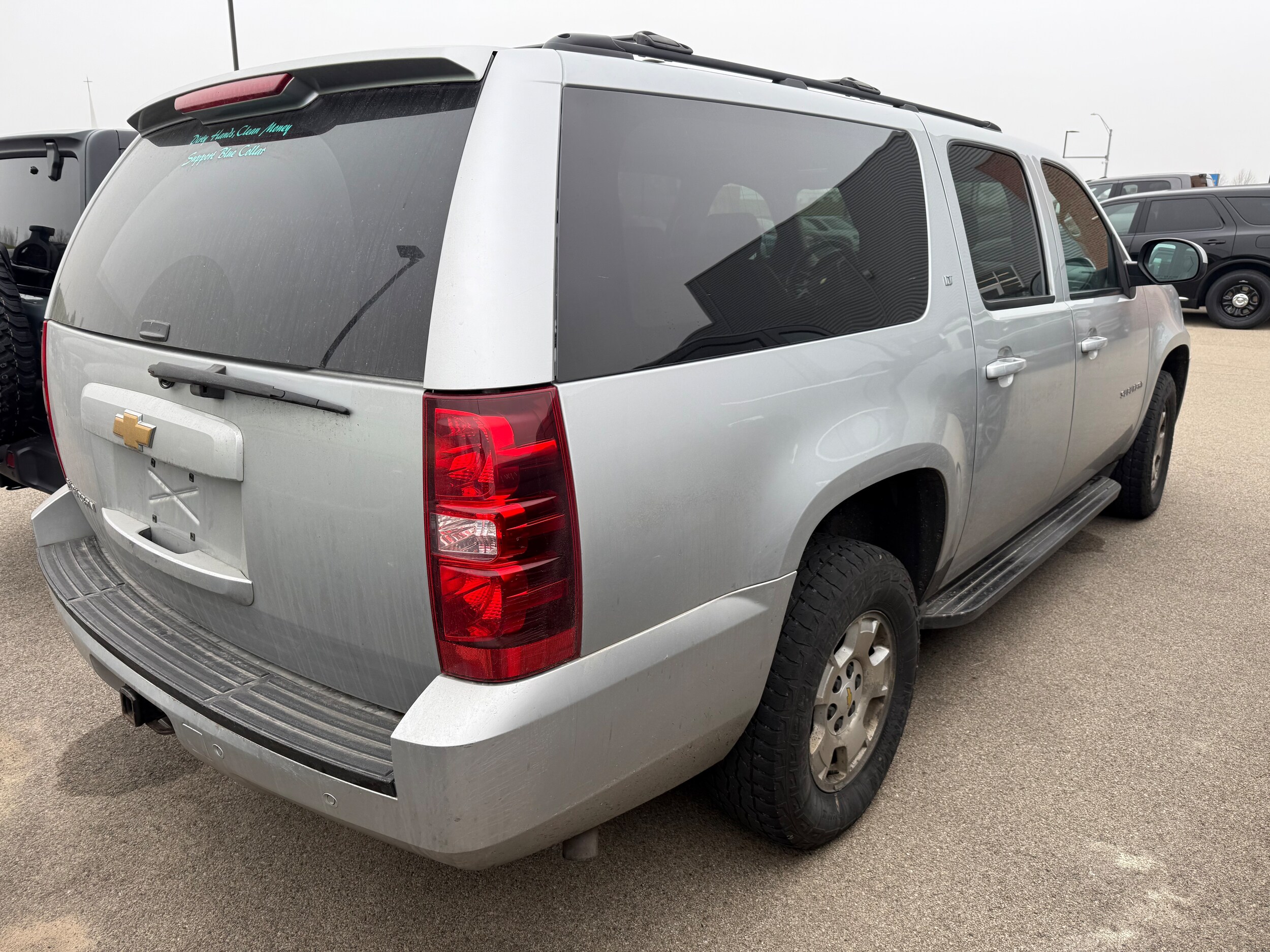 2013 Chevrolet Suburban 1500 LT photo 2