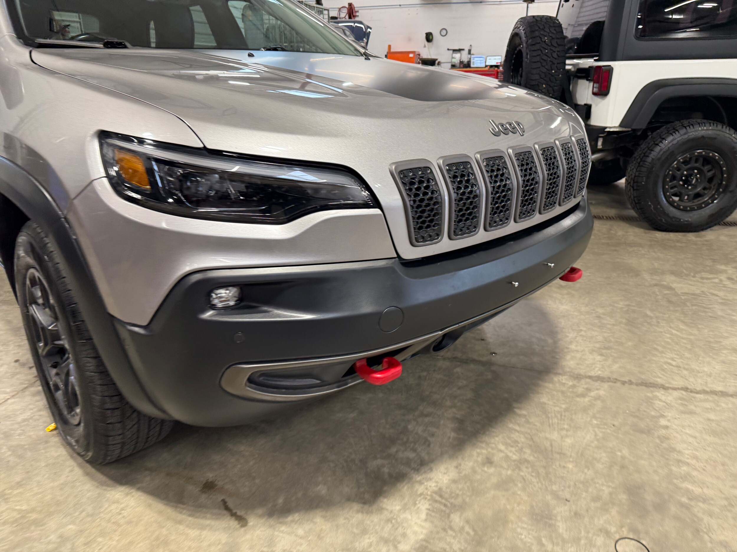 2019 Jeep Cherokee Trailhawk photo 2