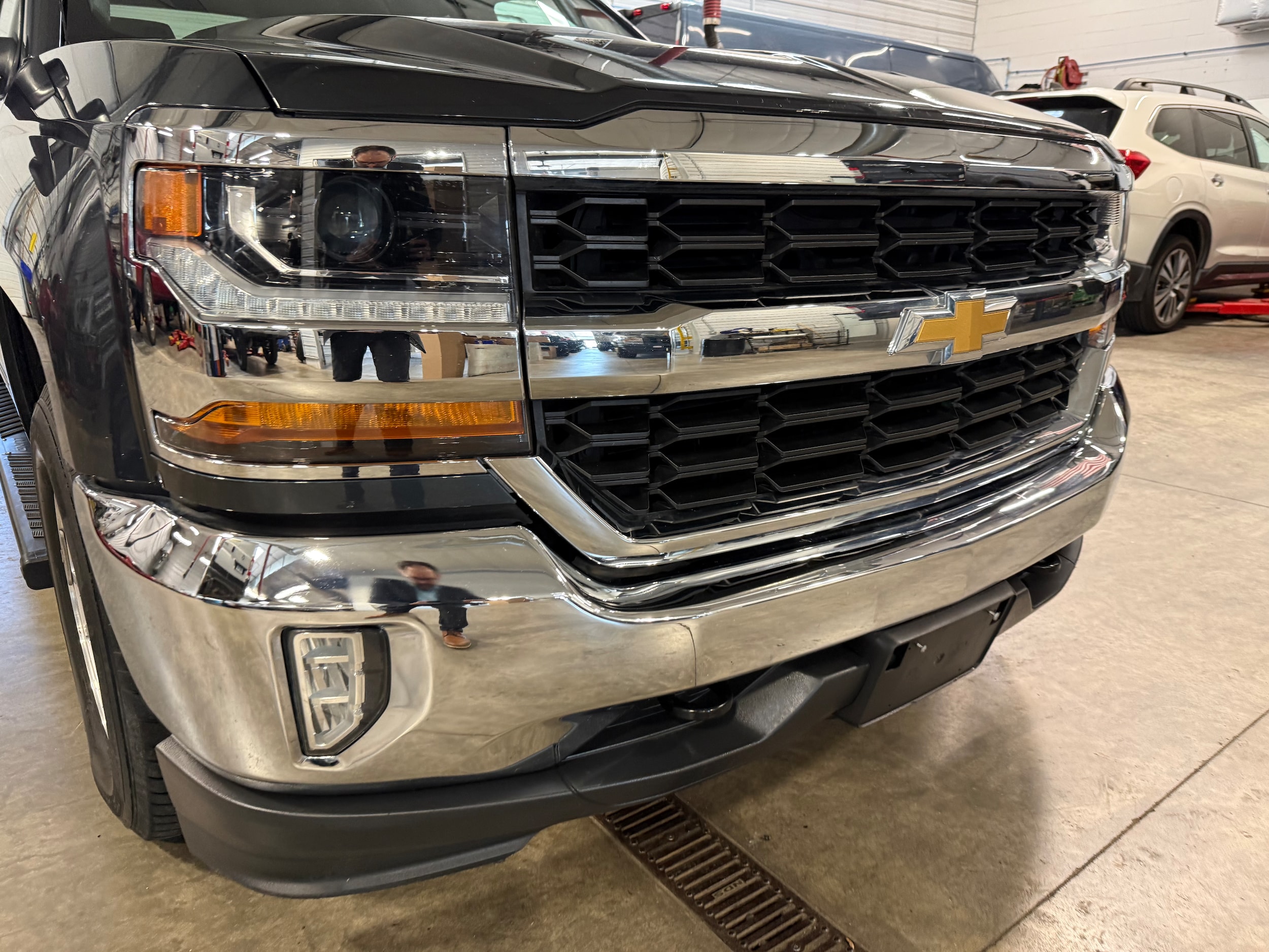 Used 2018 Chevrolet Silverado 1500 LT with VIN 2GCVKREC4J1102267 for sale in Galena, IL