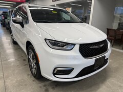 2026 Chrysler Pacifica PINNACLE AWD Passenger Van