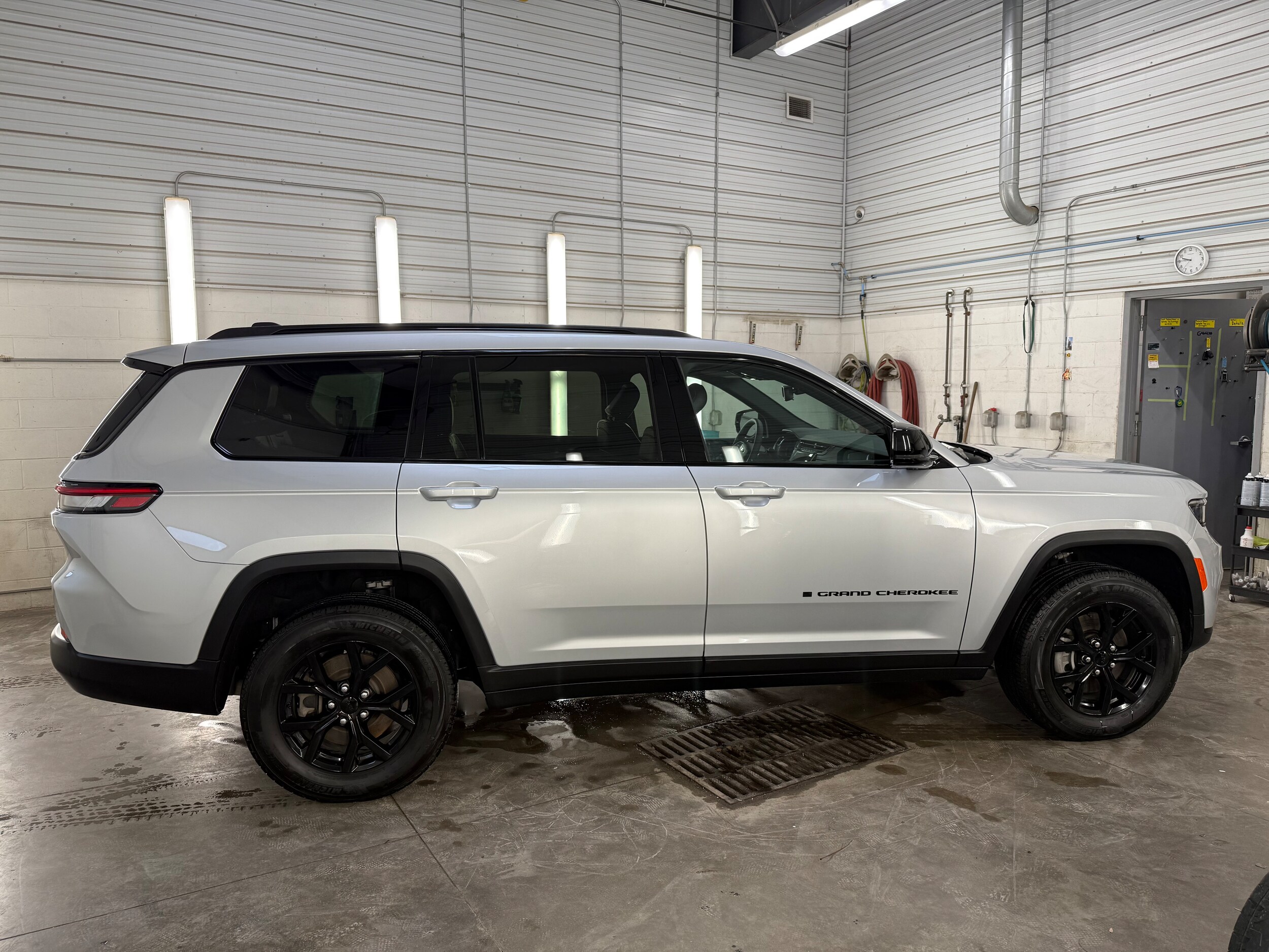 2024 Jeep Grand Cherokee Altitude photo 4