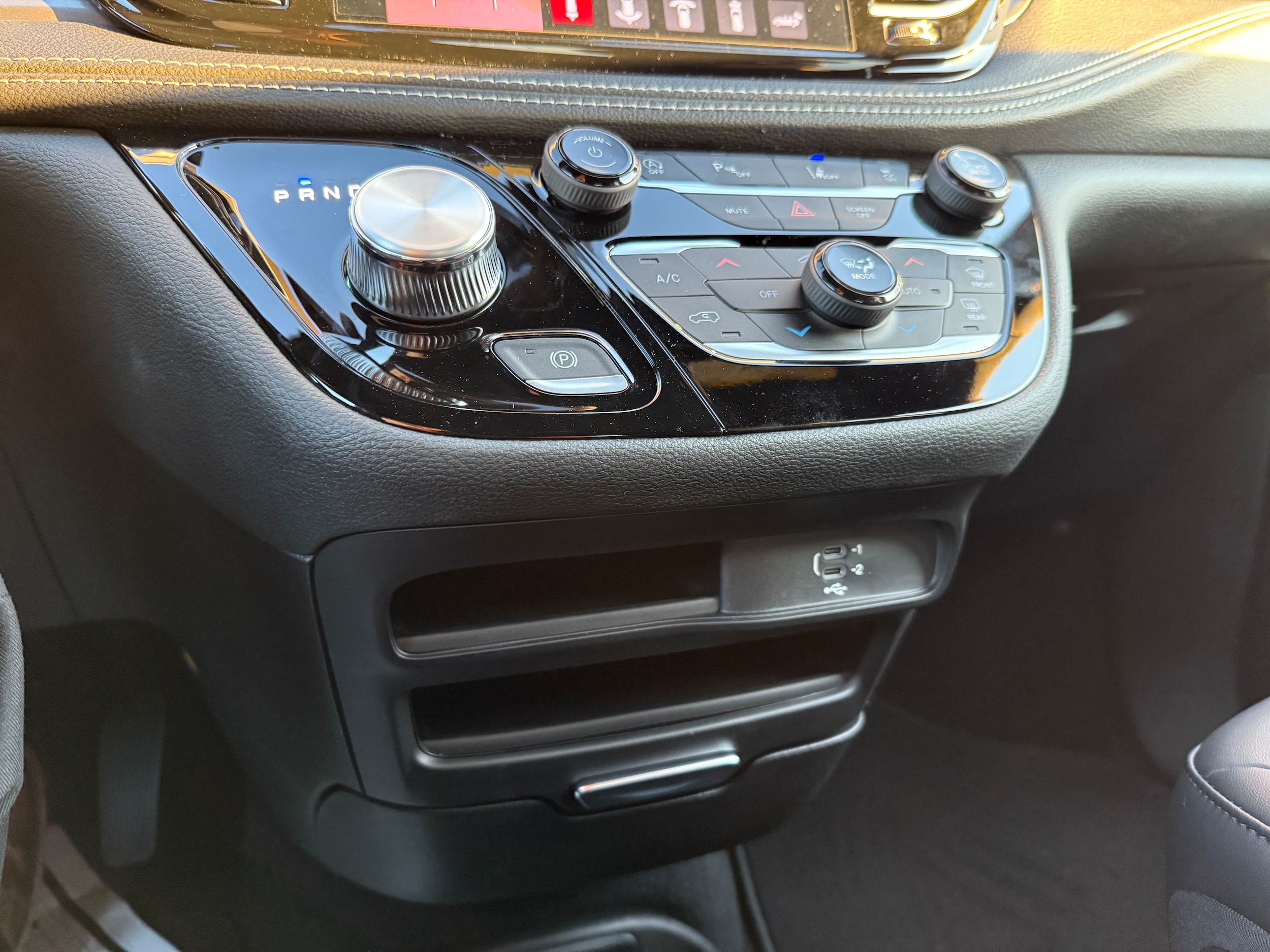 2026 Chrysler Pacifica Select - Photo 33
