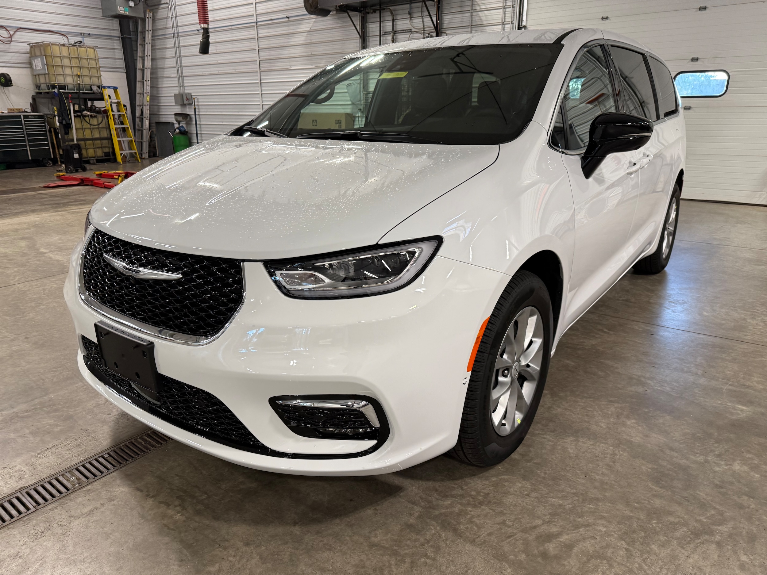 2026 Chrysler Pacifica Select - Photo 28