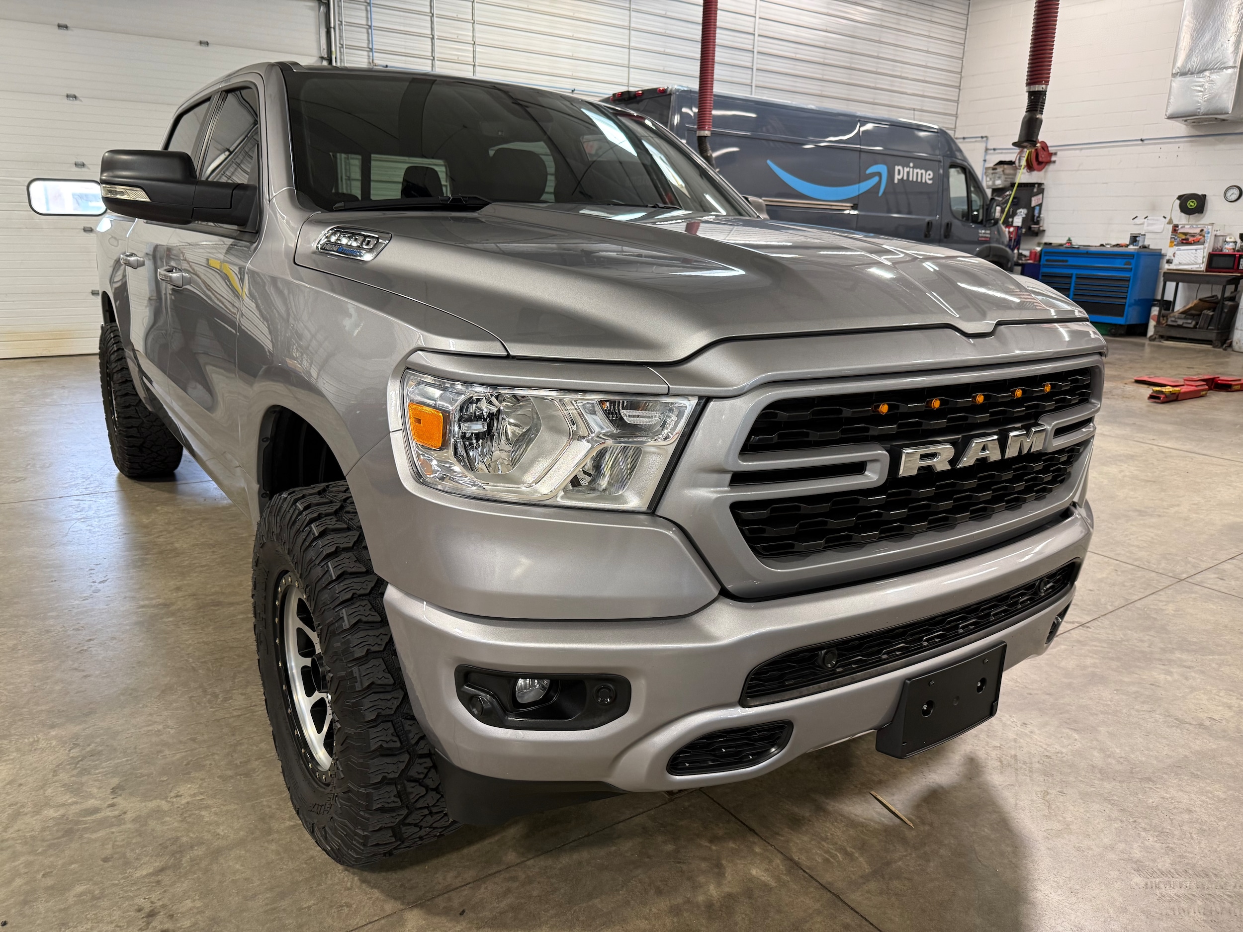 2023 RAM 1500 Big Horn/Lone Star 4x4 Crew Cab 5'7's photo