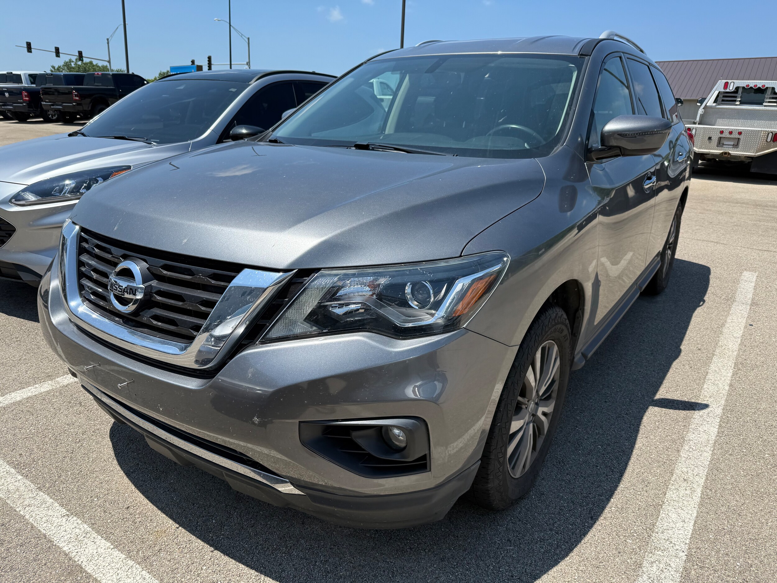 2018 Nissan Pathfinder SV 4x4 photo 3