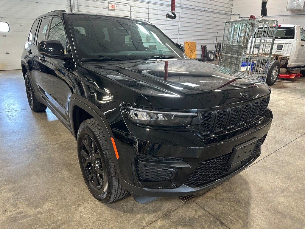 Used 2023 Jeep Grand Cherokee Altitude 4x4 For Sale Galena IL