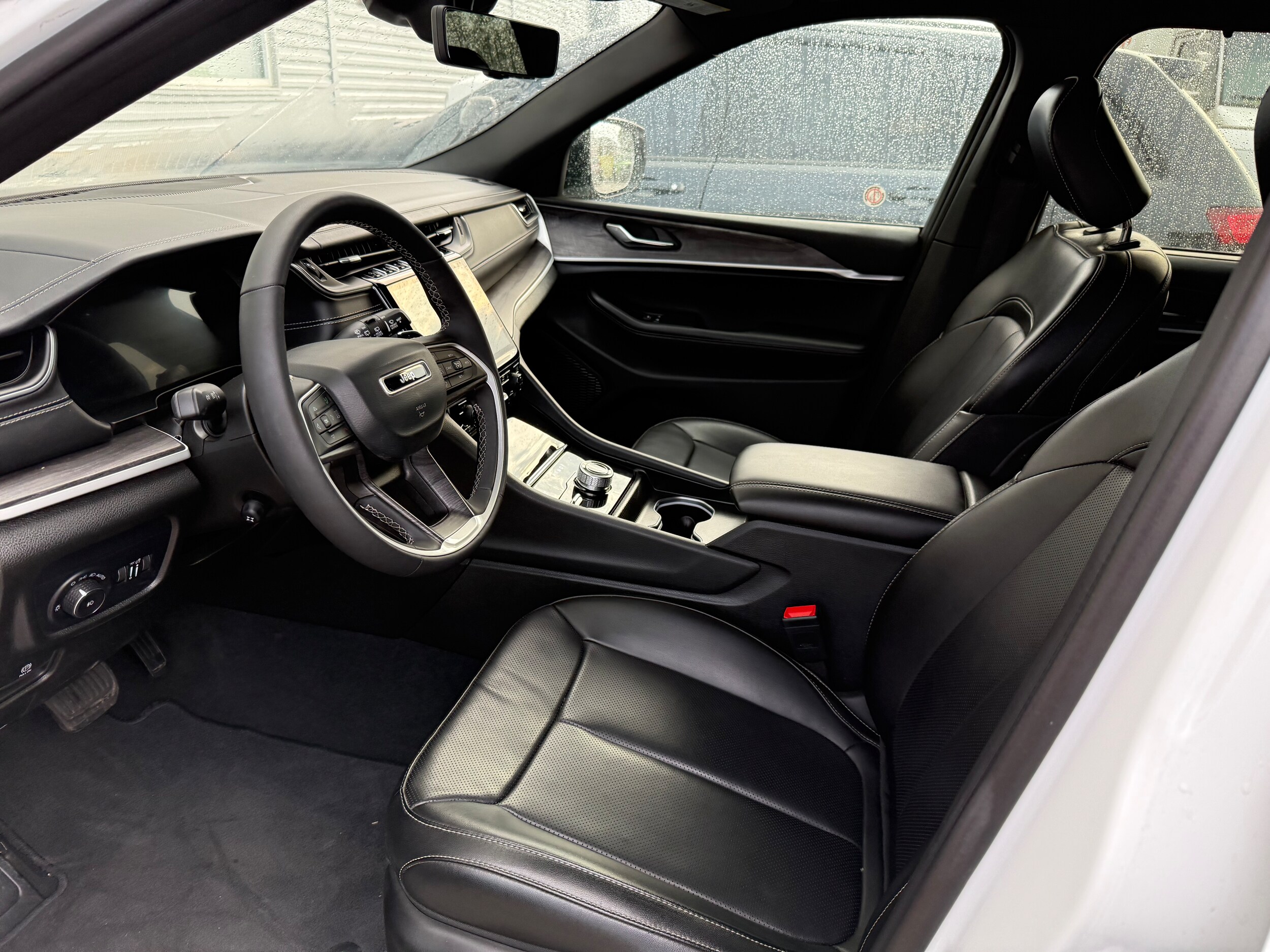 2024 Jeep Grand Cherokee Limited photo 3