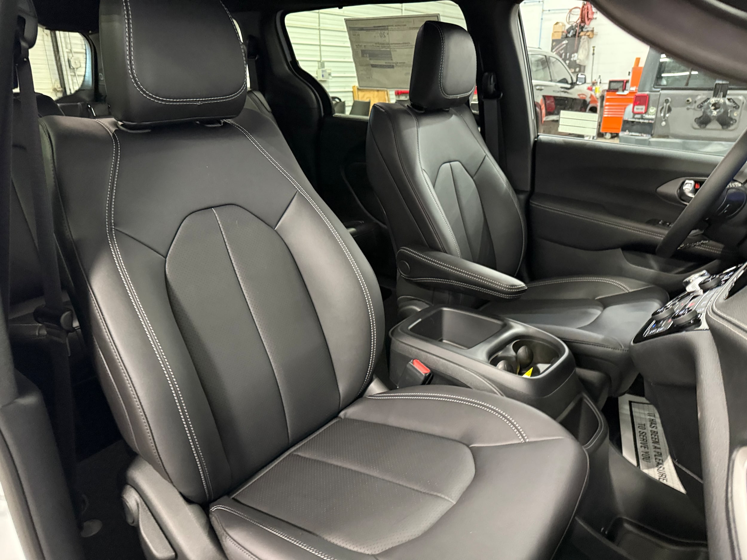 2026 Chrysler Pacifica Select - Photo 8
