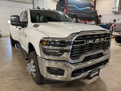 2026 Ram 3500 TRADESMAN CREW CAB 4X4 8' BOX Pickup