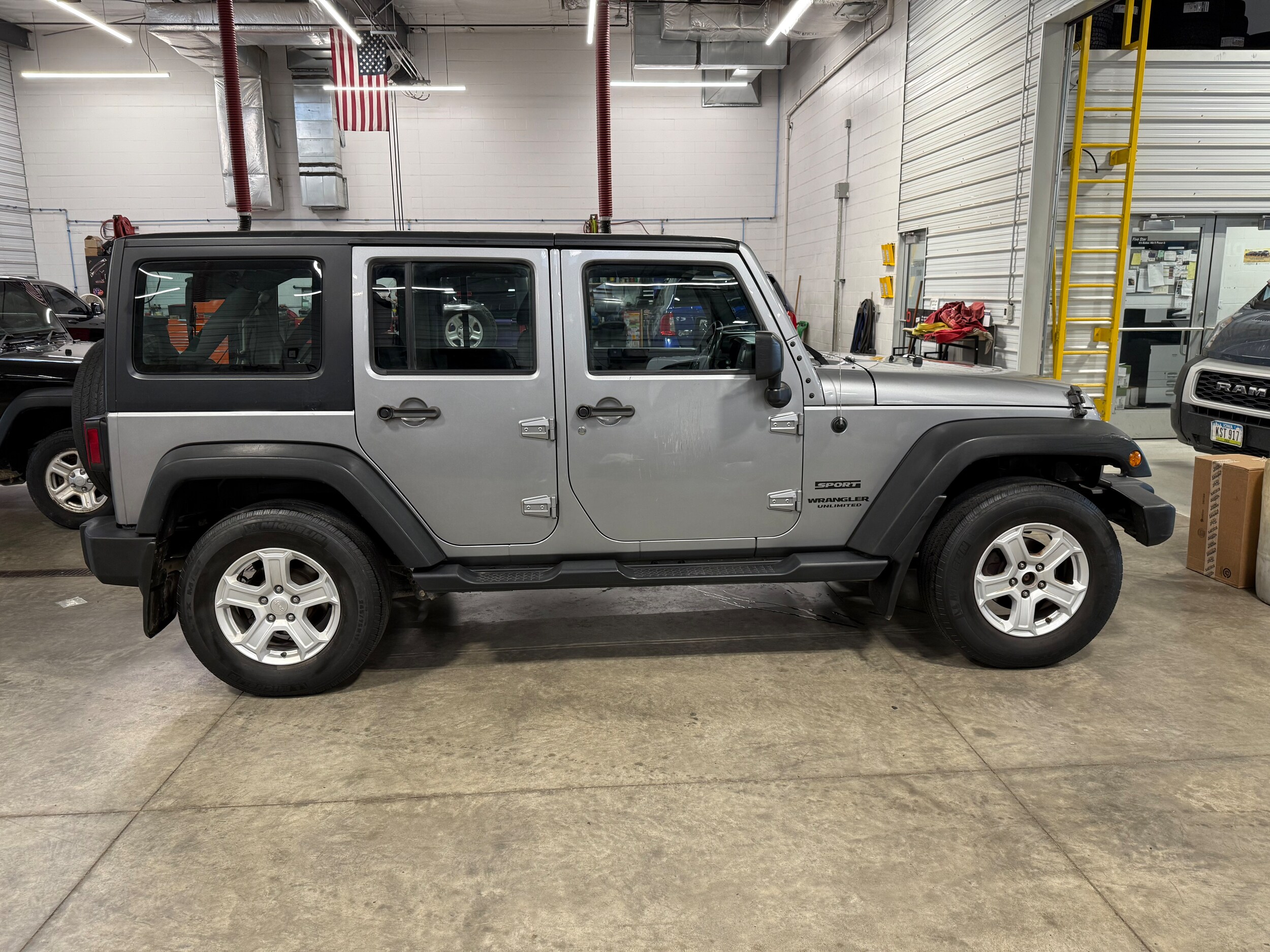 2016 Jeep Wrangler Unlimited Sport RHD photo 3