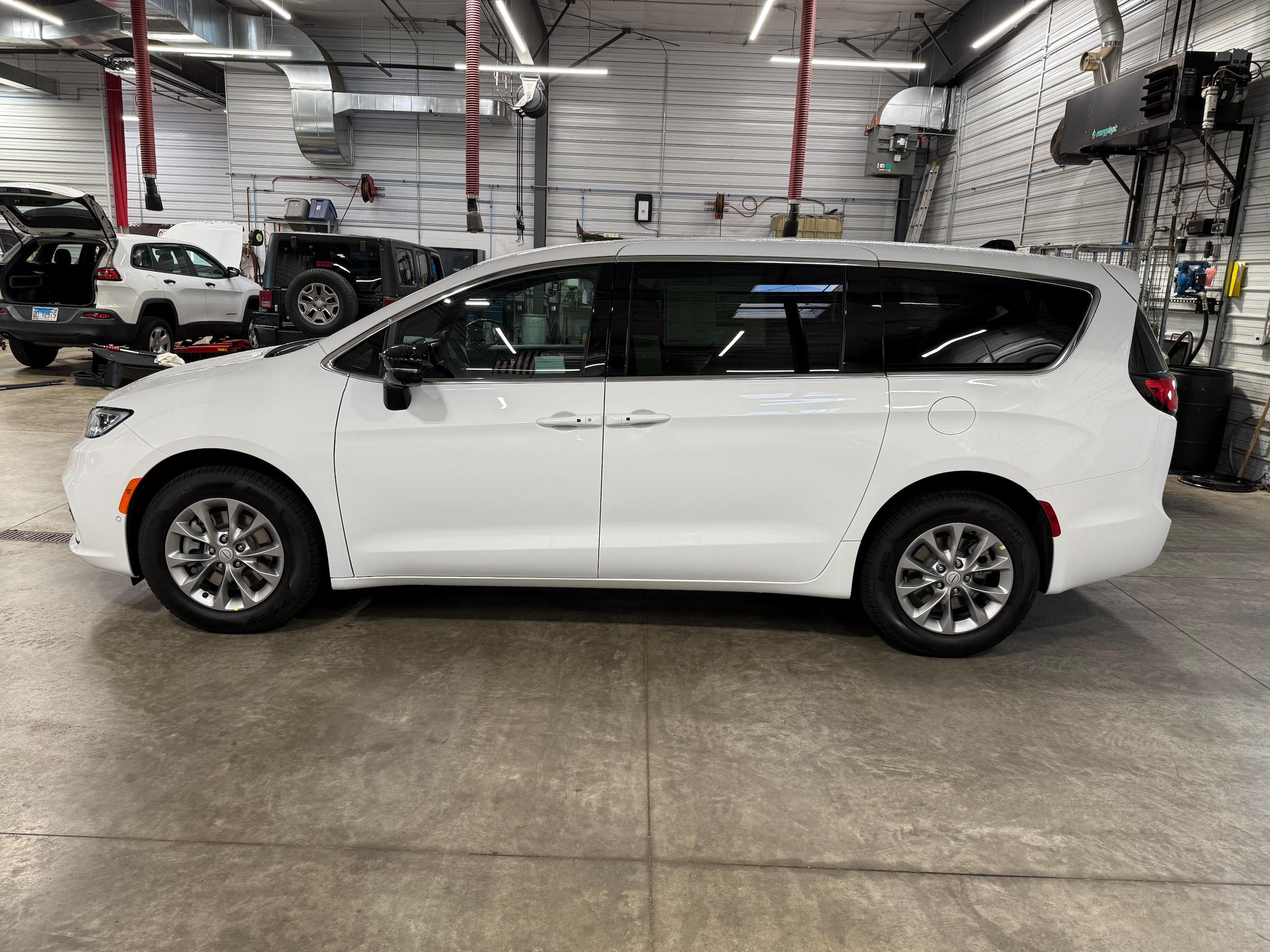 2026 Chrysler Pacifica Select - Photo 23
