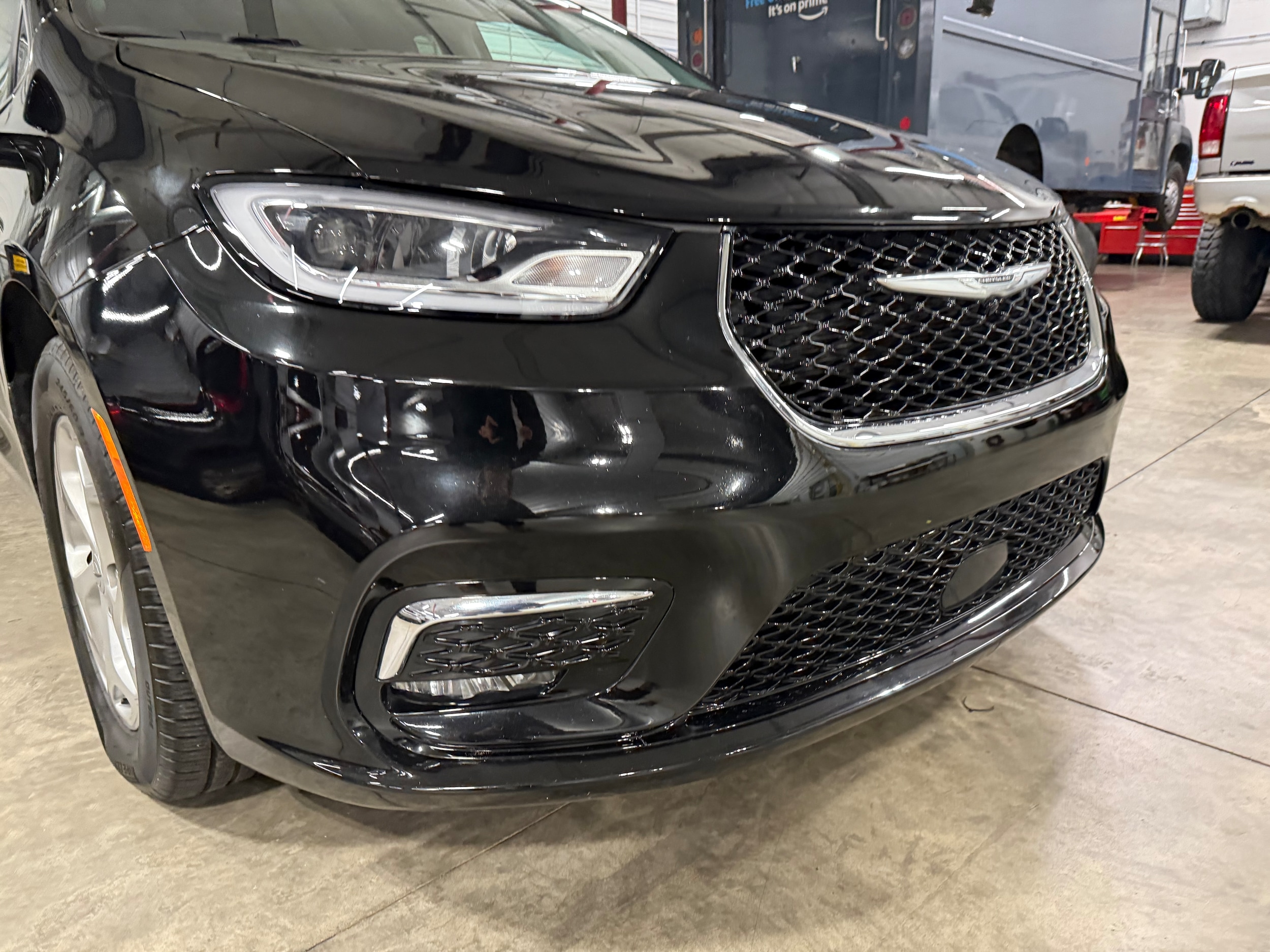 2024 Chrysler Pacifica Limited photo 2