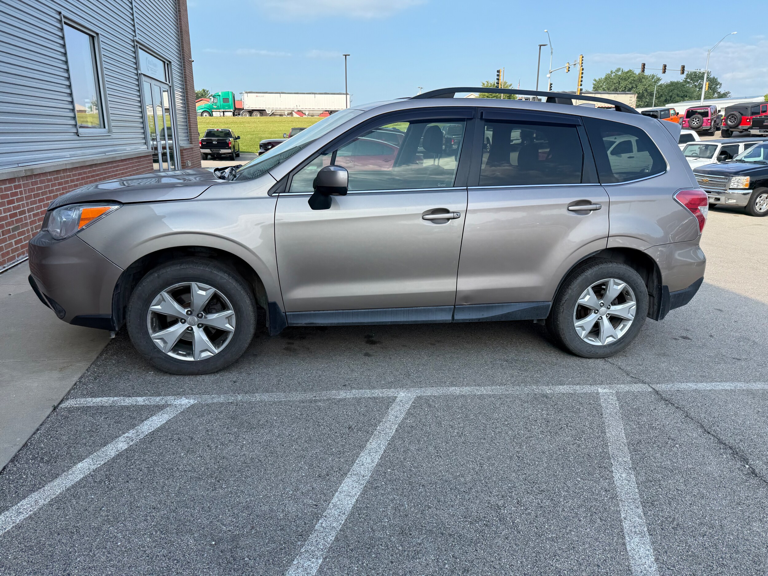 2016 Subaru Forester Limited photo 2