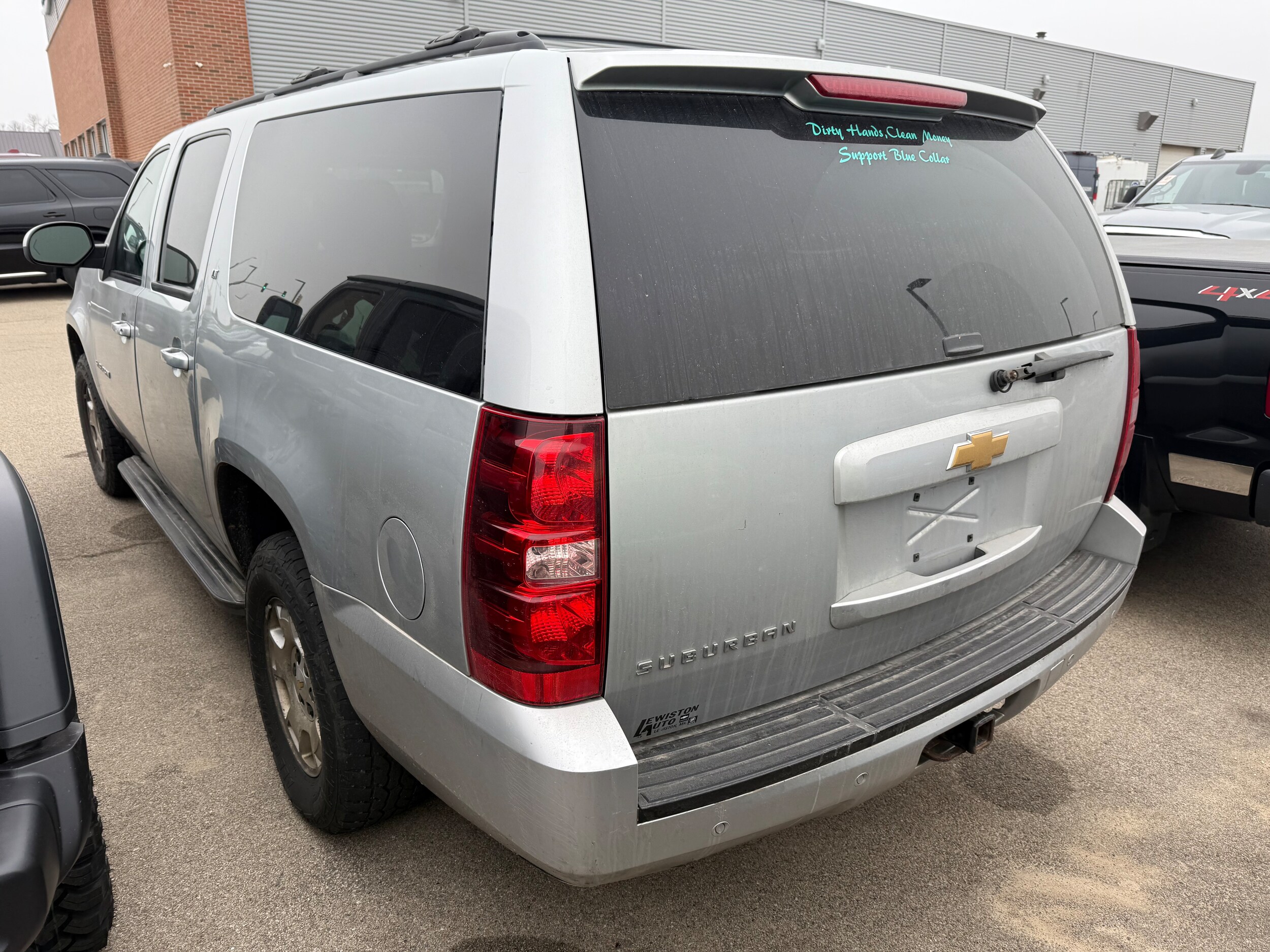 2013 Chevrolet Suburban 1500 LT photo 3