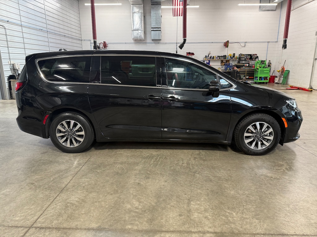 Used 2022 Chrysler Pacifica Hybrid Touring L VAN PASSENGE