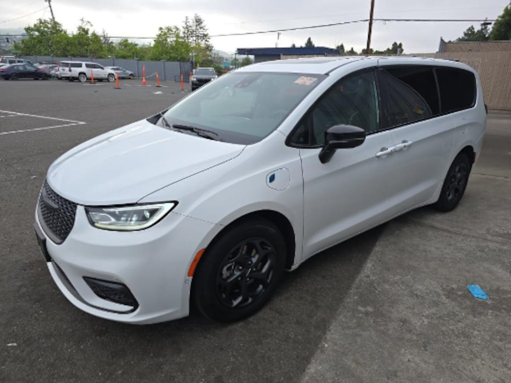 Used 2023 Chrysler Pacifica Hybrid Limited VAN PASSENGE