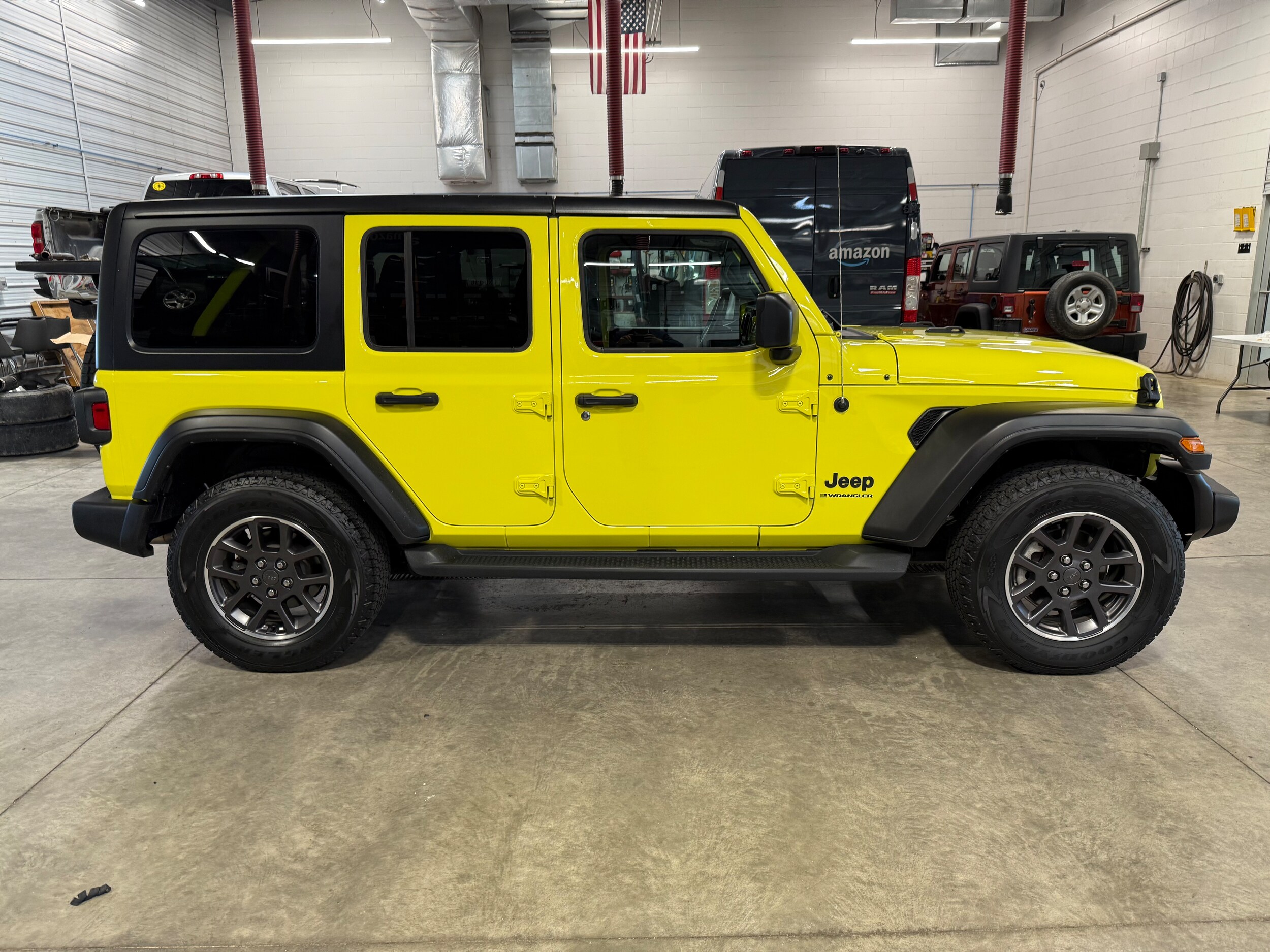 2023 Jeep Wrangler Unlimited Sport S photo 3
