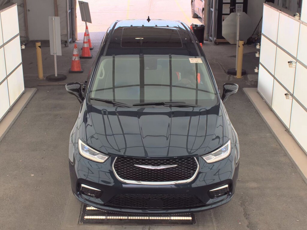 Used 2024 Chrysler Pacifica Limited FWD VAN PASSENGE