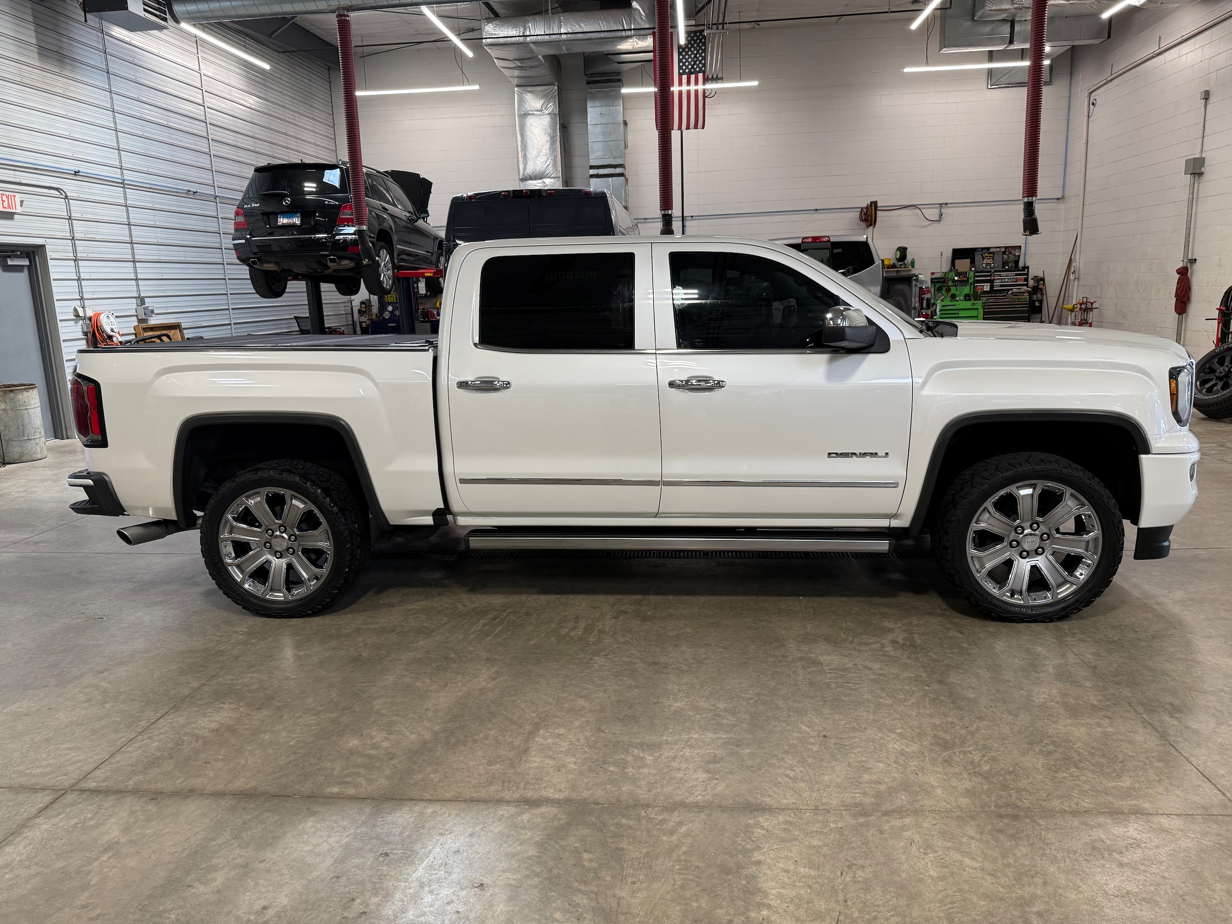 View vehicle photo 3