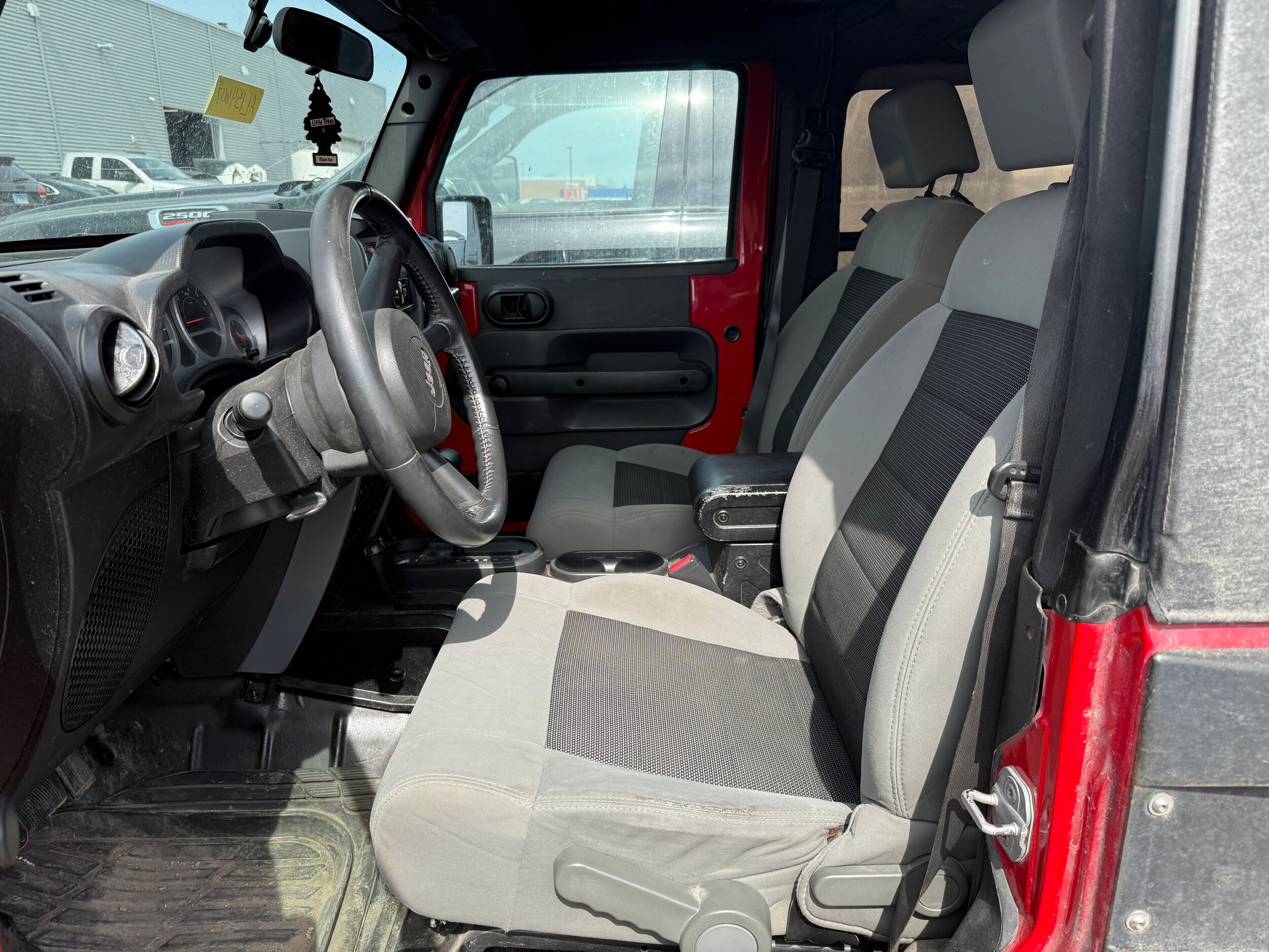 2010 Jeep Wrangler Rubicon photo 2