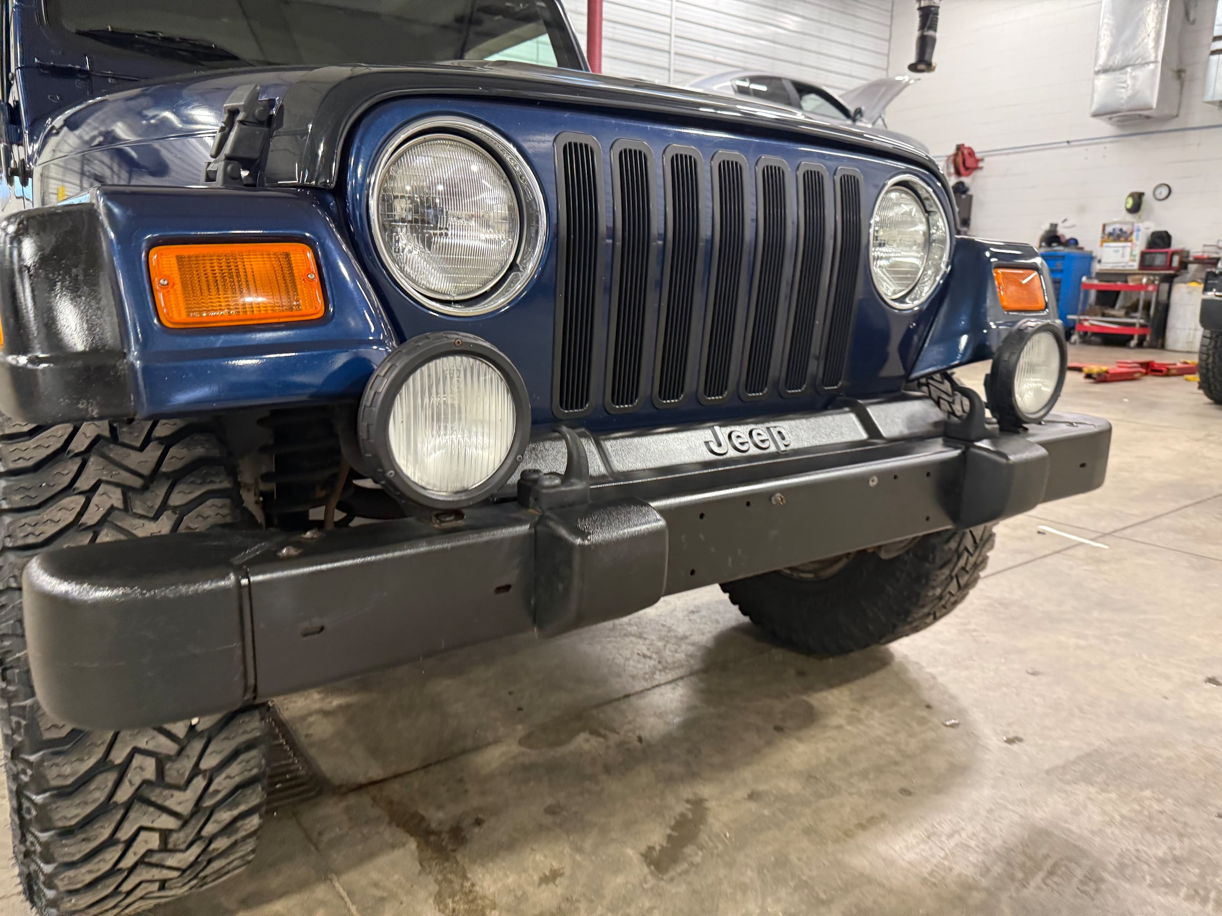 View vehicle photo 2