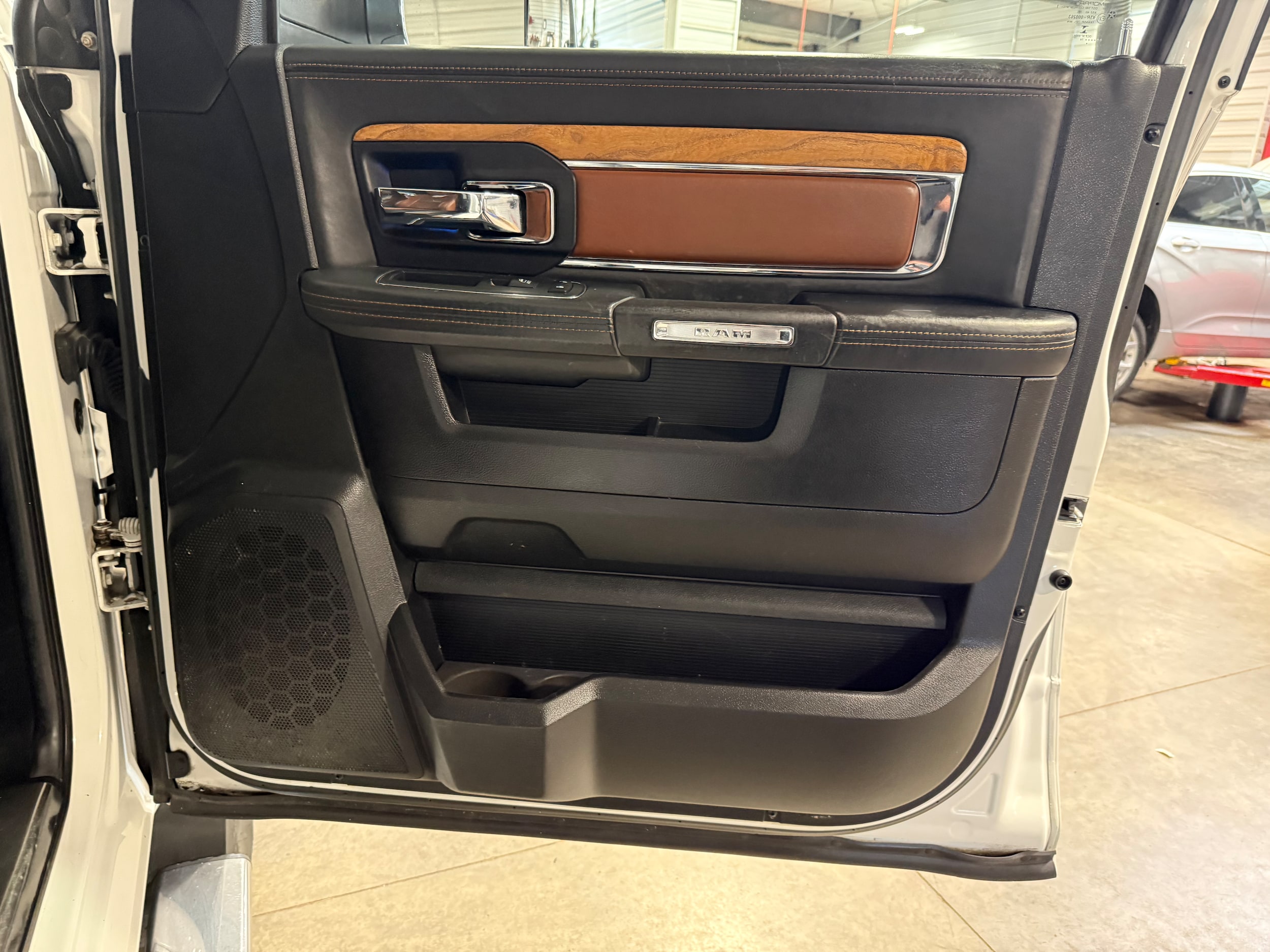 View vehicle photo 7